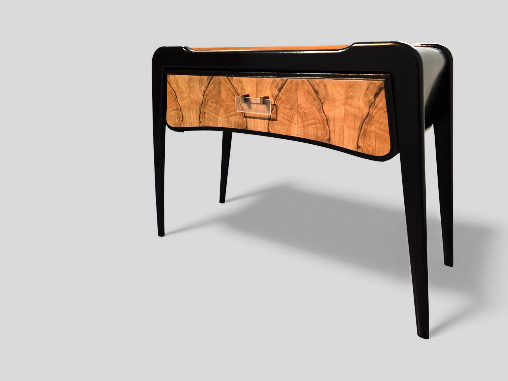 Laiton Table basse ou table d'appoint ébonisée Art déco italien, années 1940 en vente