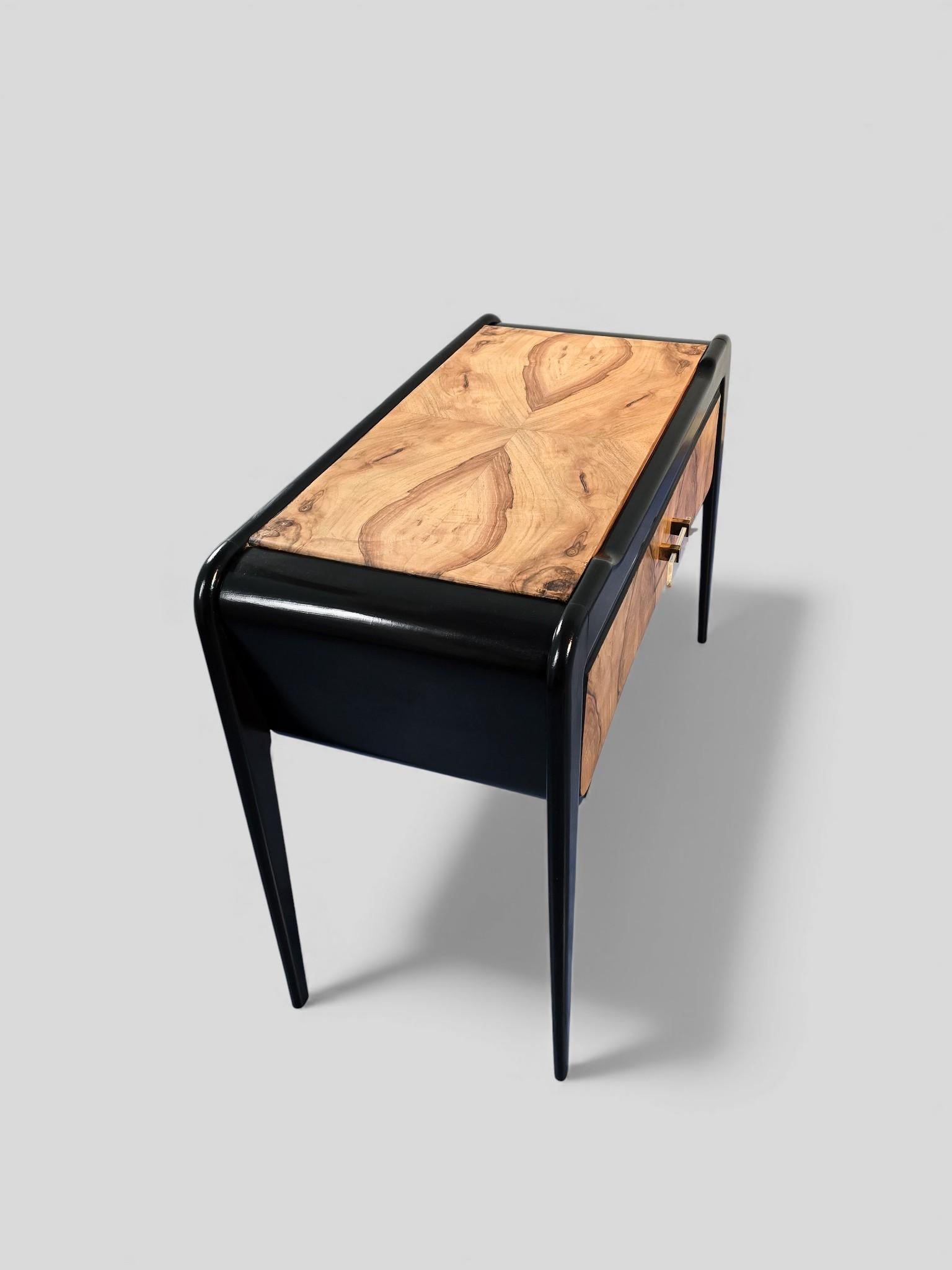 Table basse ou table d'appoint ébonisée Art déco italien, années 1940 en vente 1