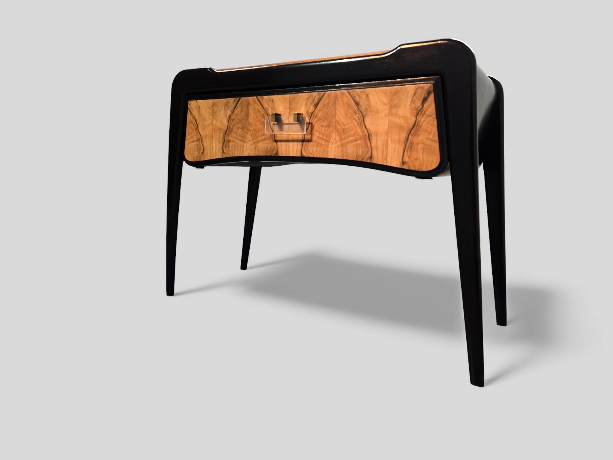 Table basse ou table d'appoint ébonisée Art déco italien, années 1940 en vente 2