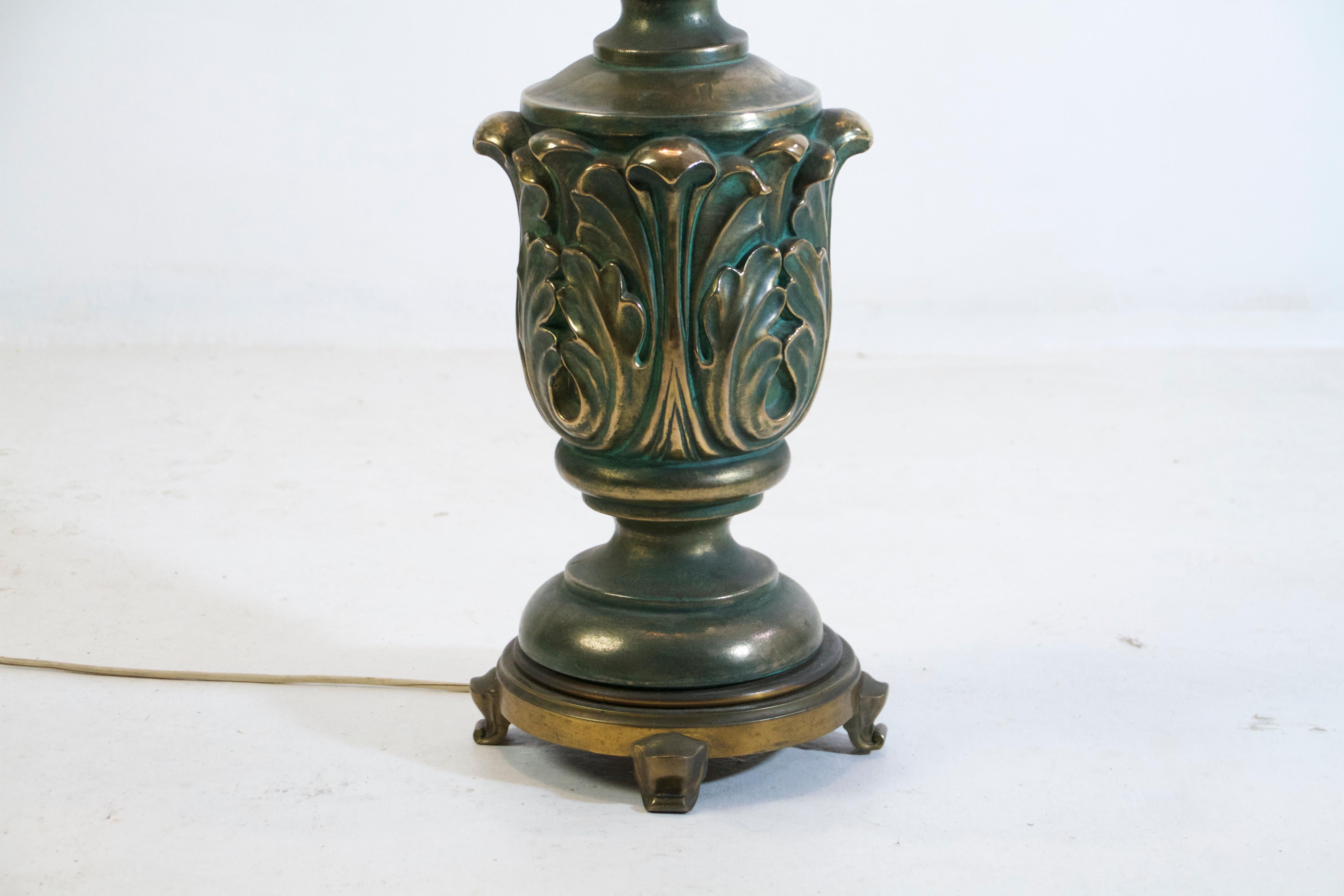 Italian Art Deco Floor Lamp in Bronze and Ceramic For Sale 1