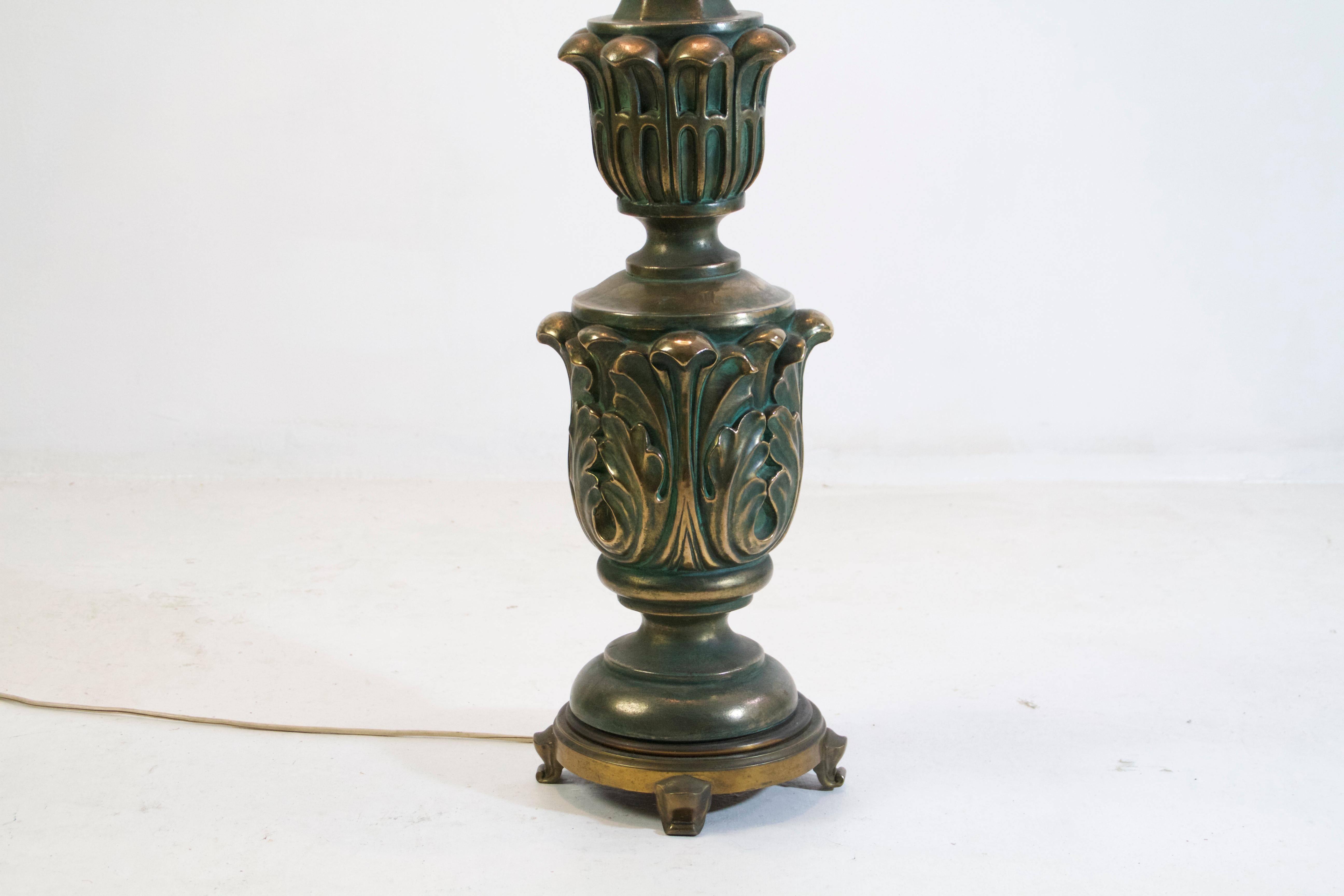 Italian Art Deco Floor Lamp in Bronze and Ceramic For Sale 2