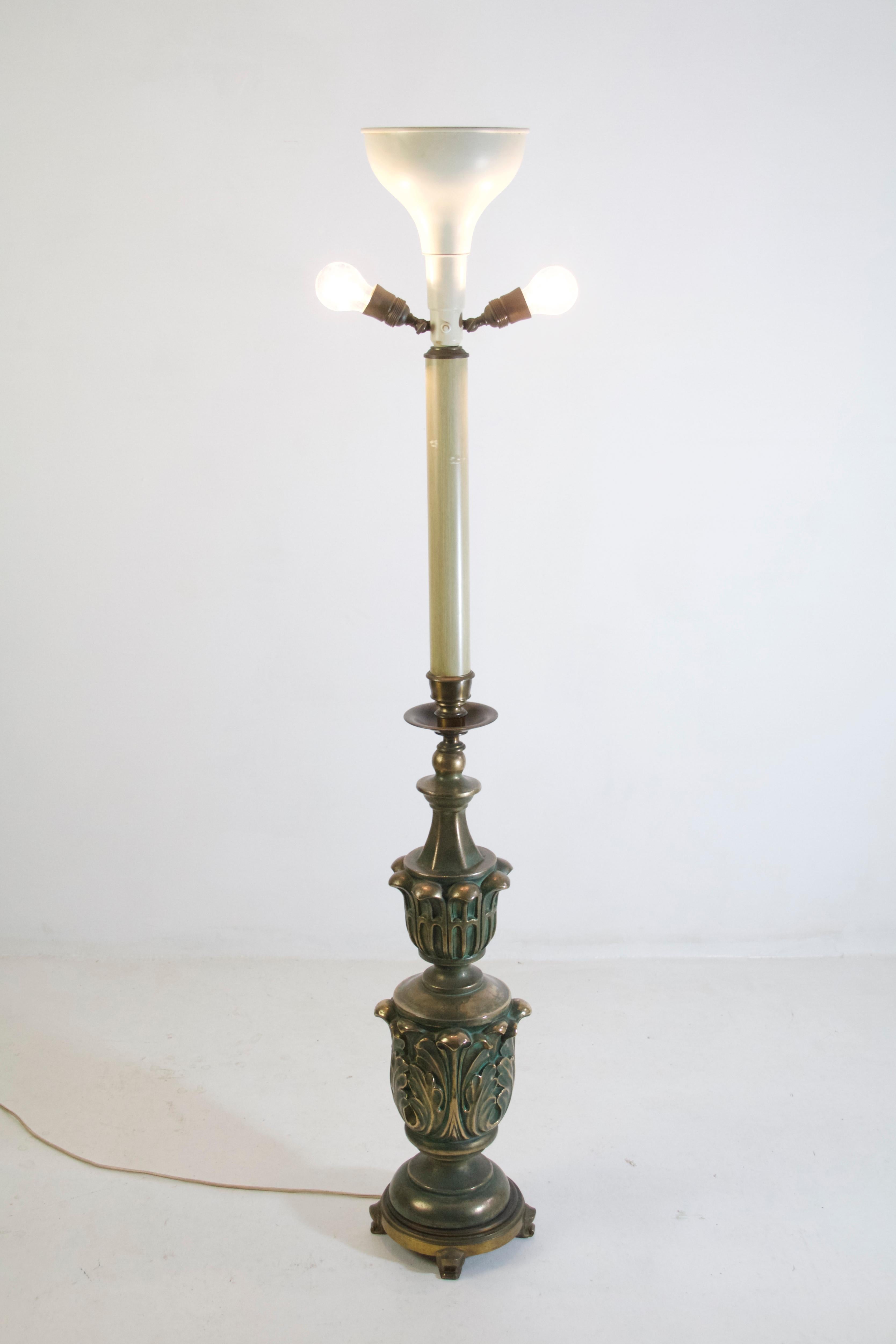 Italian Art Deco Floor Lamp in Bronze and Ceramic For Sale 4