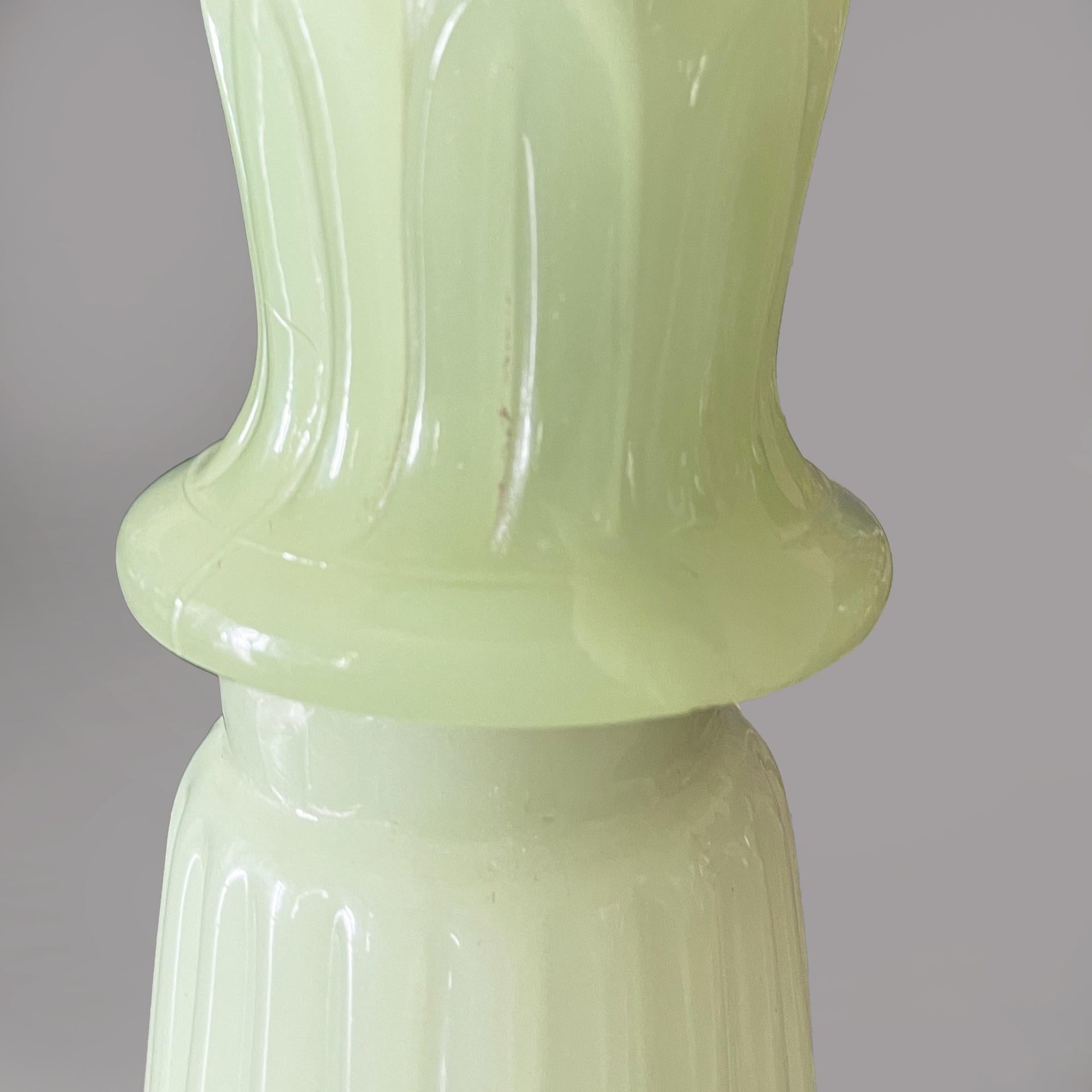 Italienische Art Deco Stehleuchte aus grünem Opalglas mit Stoffschirm, 1930er Jahre im Angebot 7