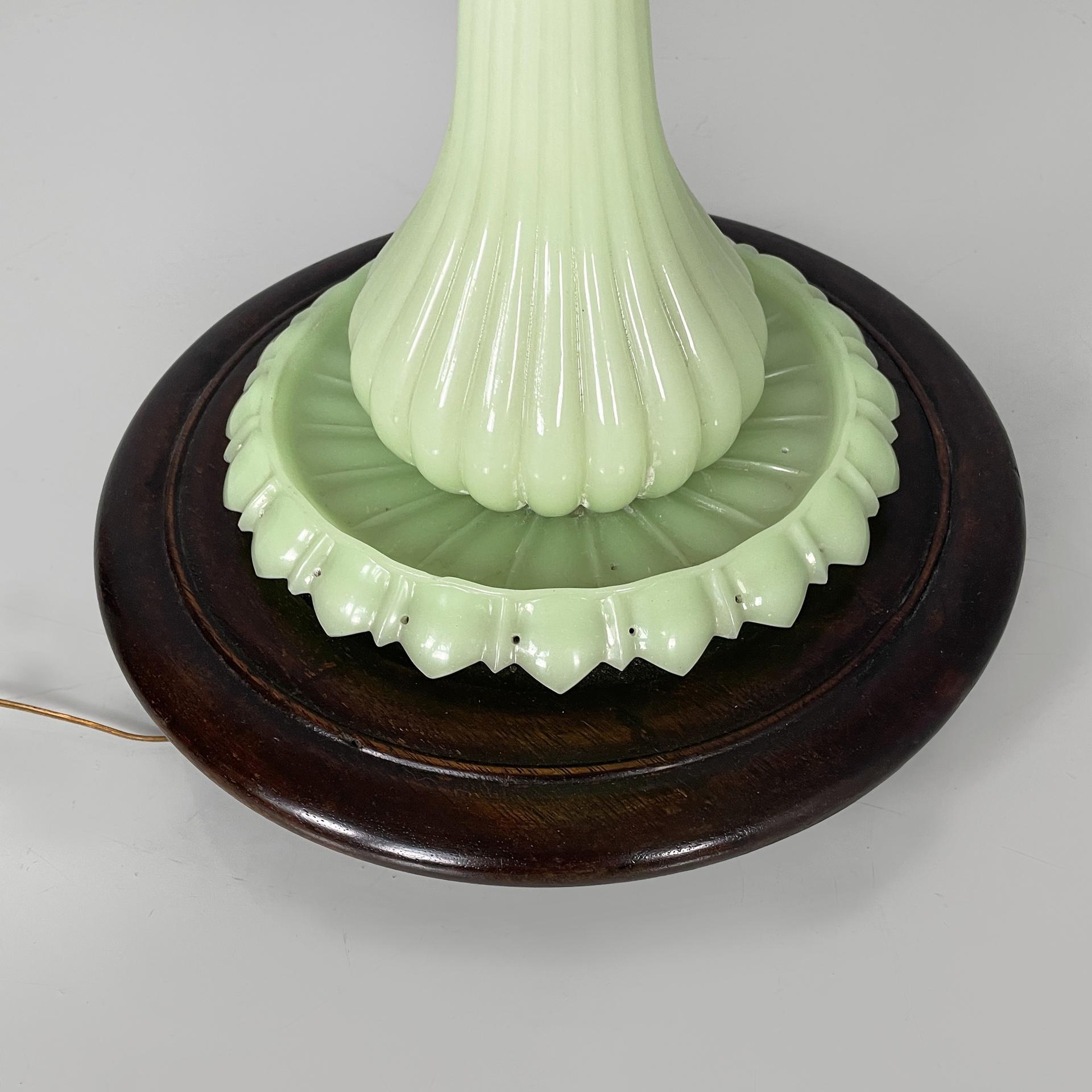 Italienische Art Deco Stehleuchte aus grünem Opalglas mit Stoffschirm, 1930er Jahre im Angebot 13