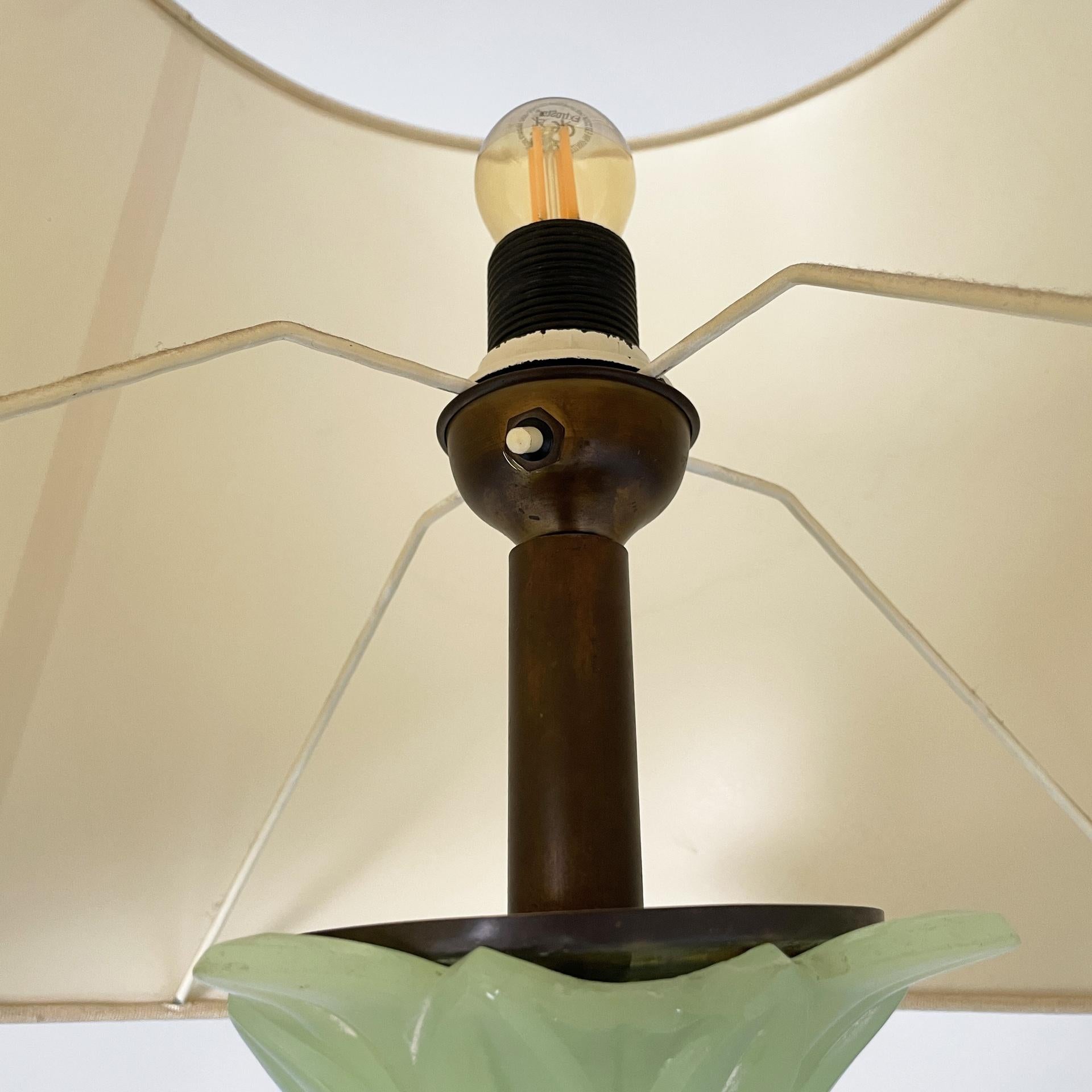 Italienische Art Deco Stehleuchte aus grünem Opalglas mit Stoffschirm, 1930er Jahre im Angebot 2