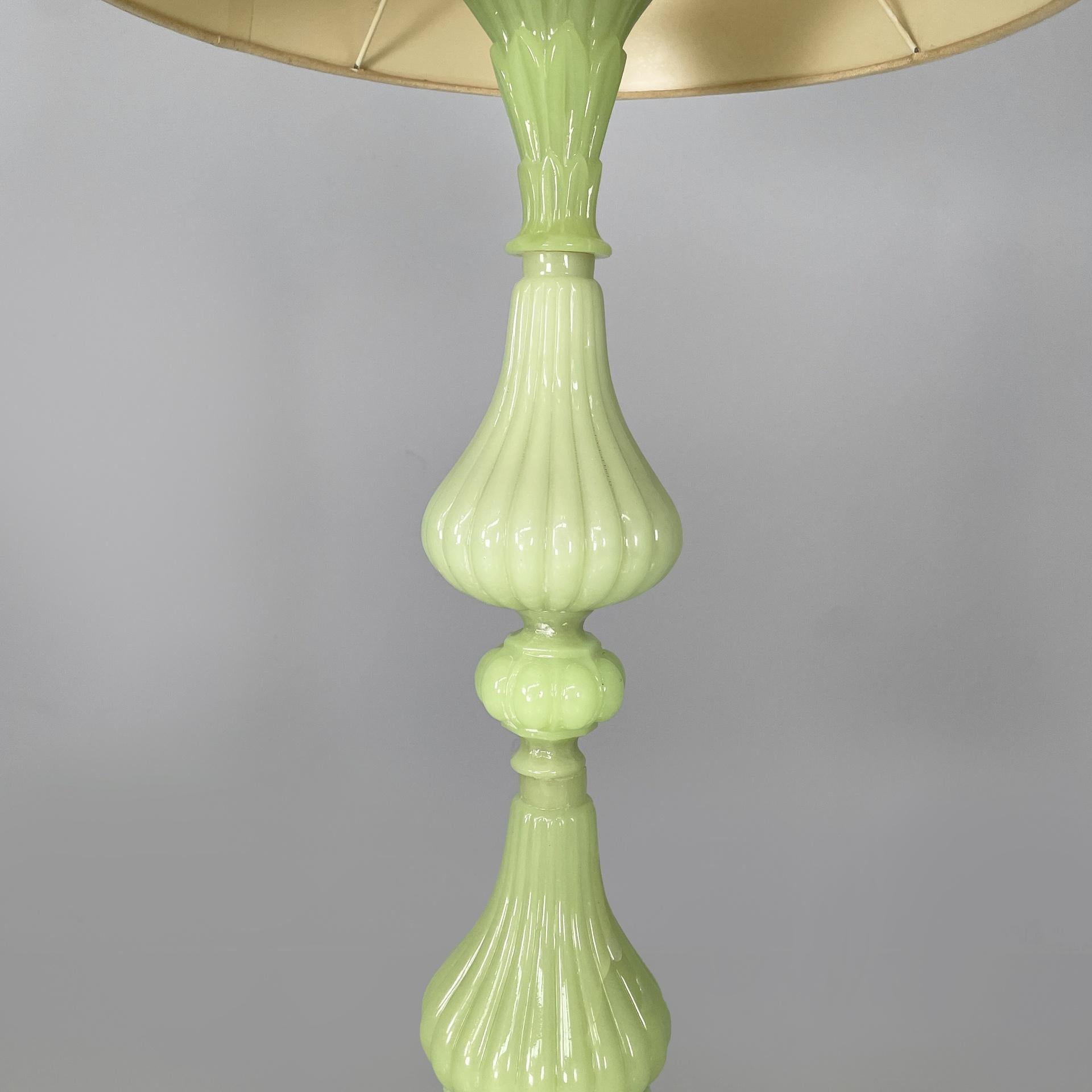 Italienische Art Deco Stehleuchte aus grünem Opalglas mit Stoffschirm, 1930er Jahre im Angebot 4