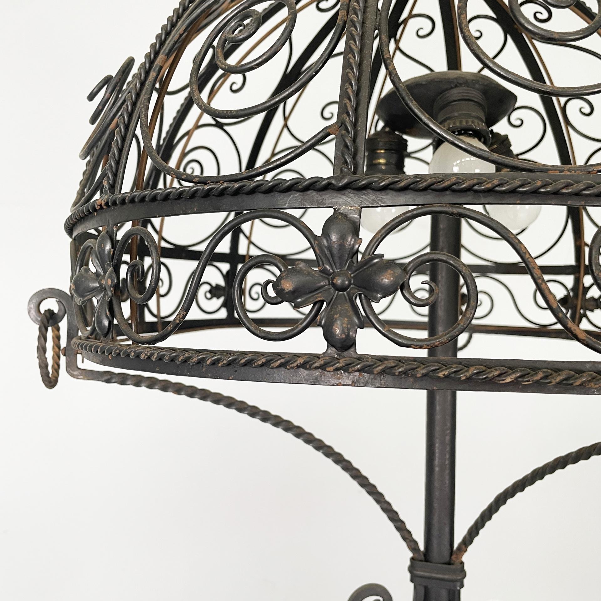 Italienische Art Deco Stehlampe aus Eisen mit Locken und Blumen Dekoration, 1930er Jahre im Angebot 2