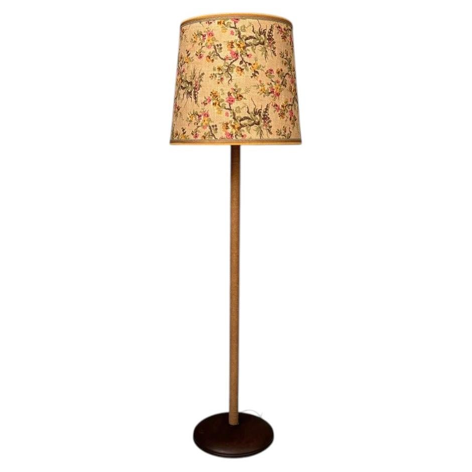 Italian Art Deco floor lamp in wood, fabric and rope, 1930s