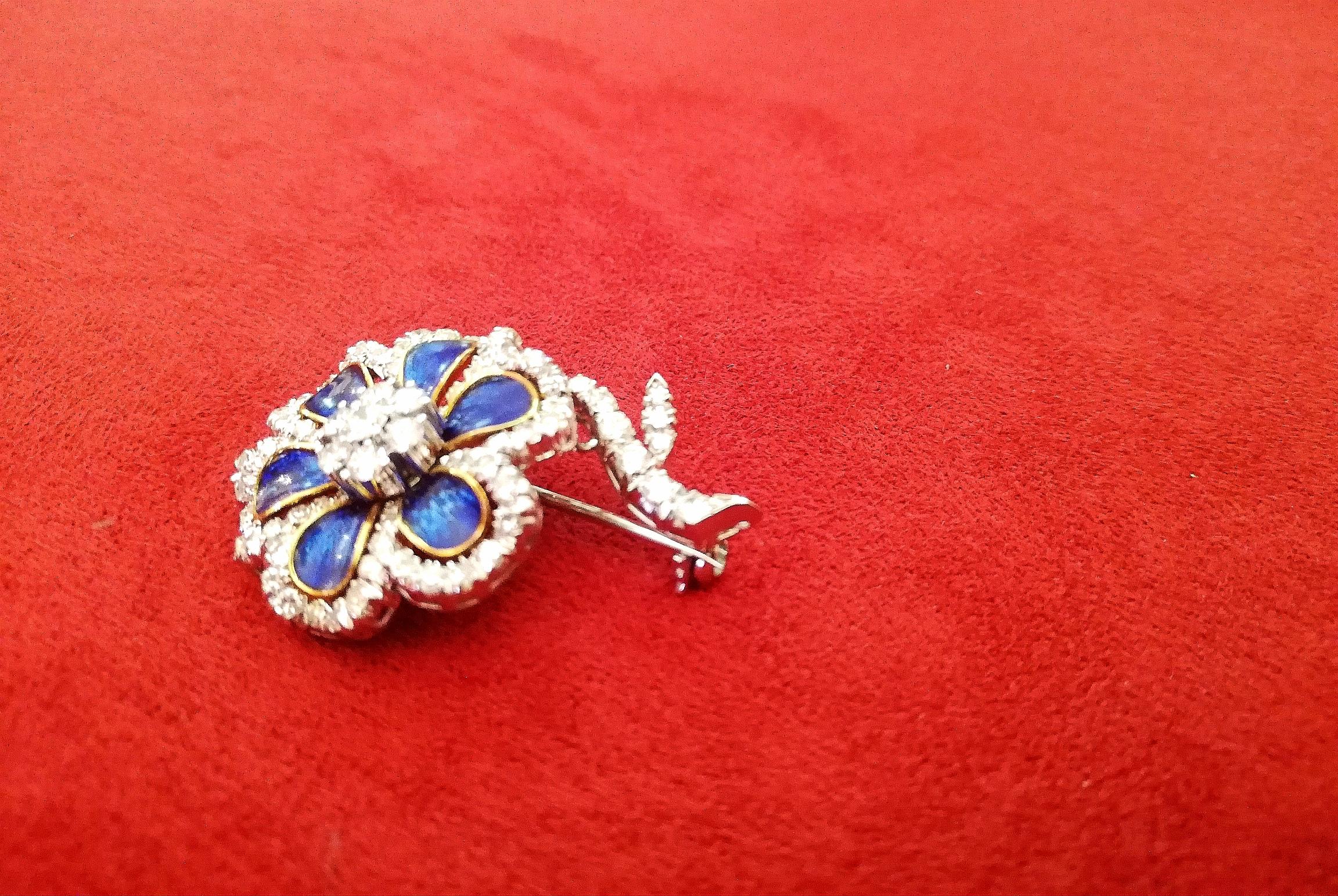 Italian  Flower shaped Diamond Blue Enamel 60' Brooch

Diamond: 1.40ct
