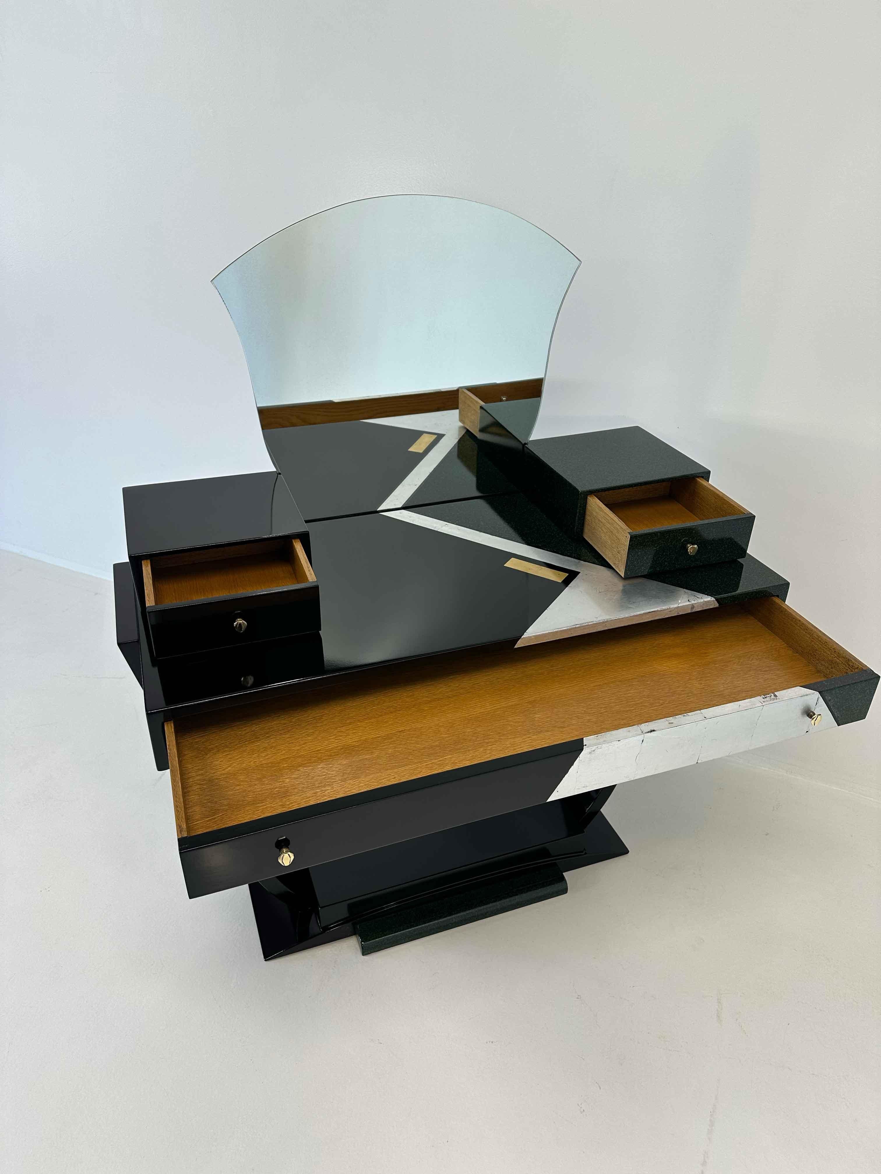 Table de toilette italienne Art déco en laque noire et verte, feuille d'argent, 1970 en vente 7