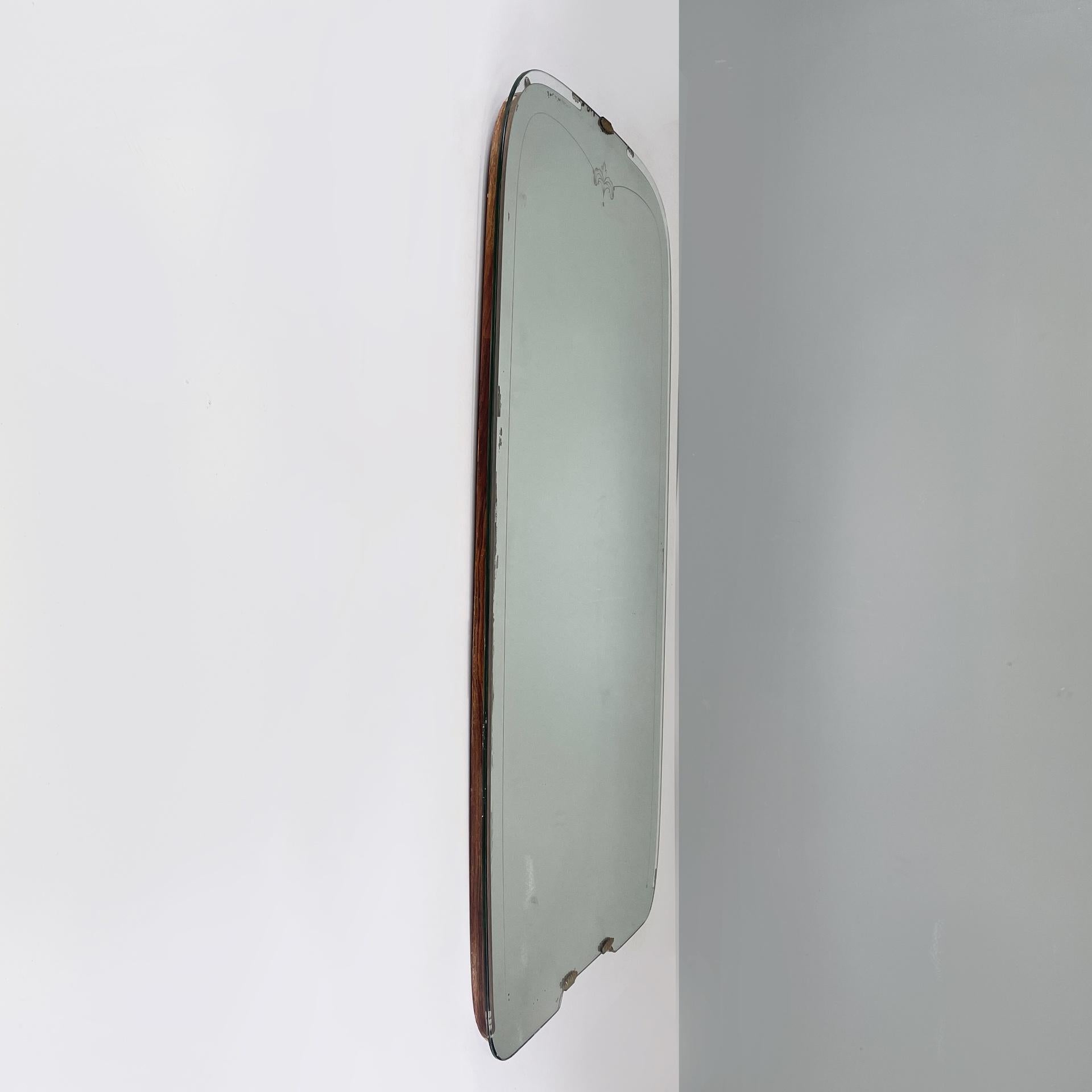 Italian Art Deco full-length wall mirror with brass and glass details, 1940s In Good Condition For Sale In MIlano, IT