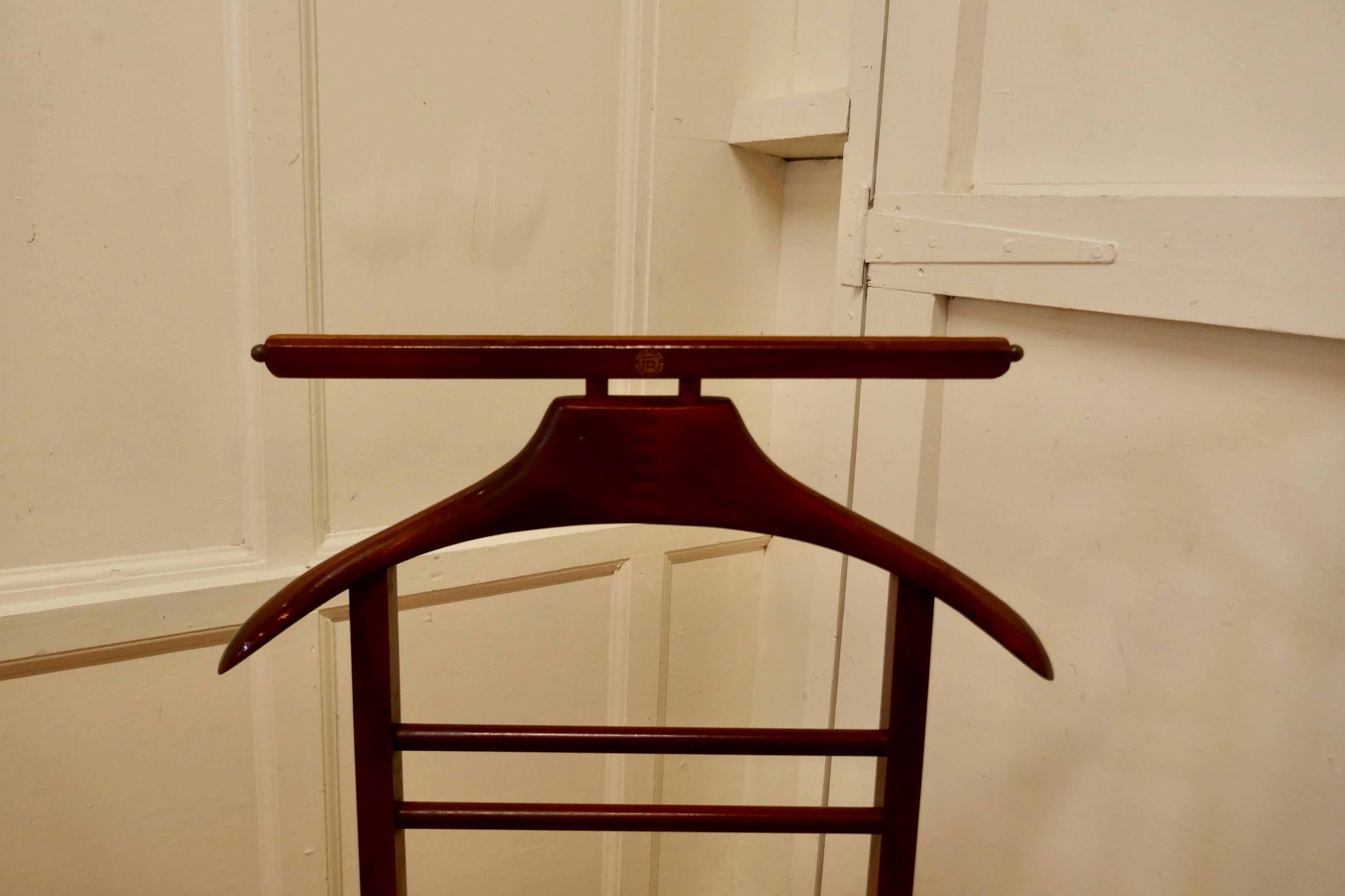 suit hanging stand