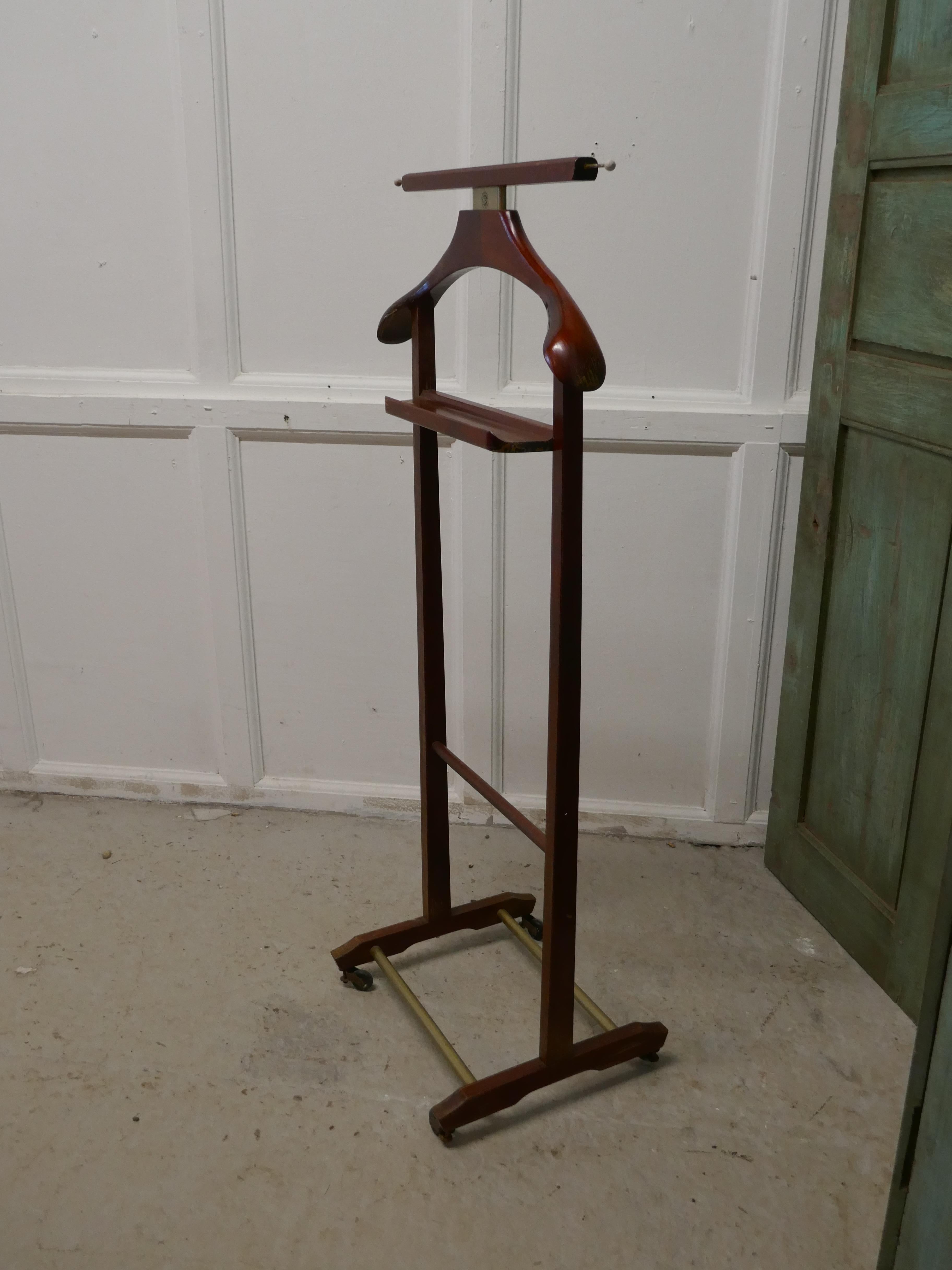 brevettato valet stand