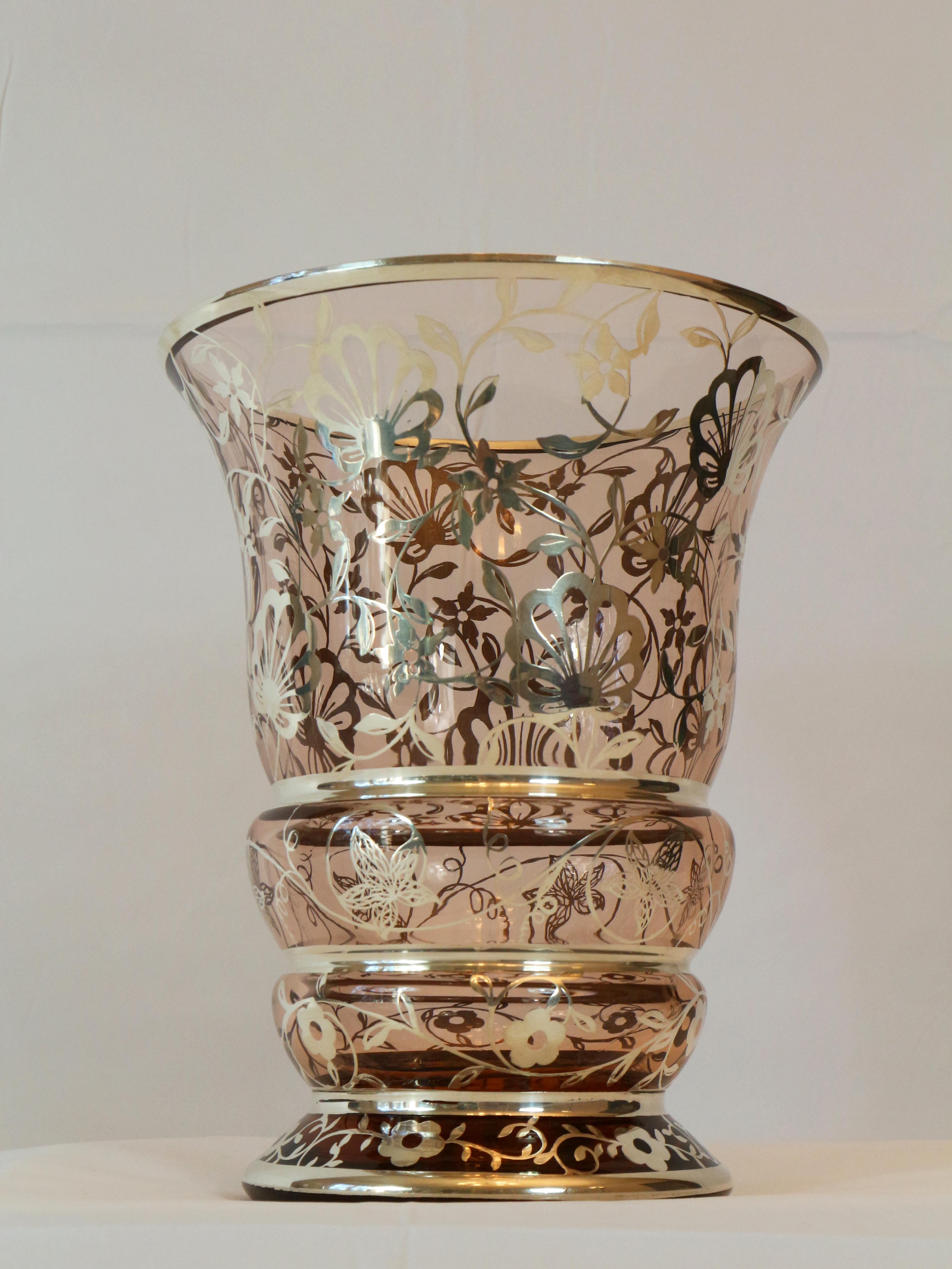 The vase has a beautiful decoration with floral motifs made of silver, typical of the period.

We remain at your complete disposal for any other needs.

Lustri -
Italy