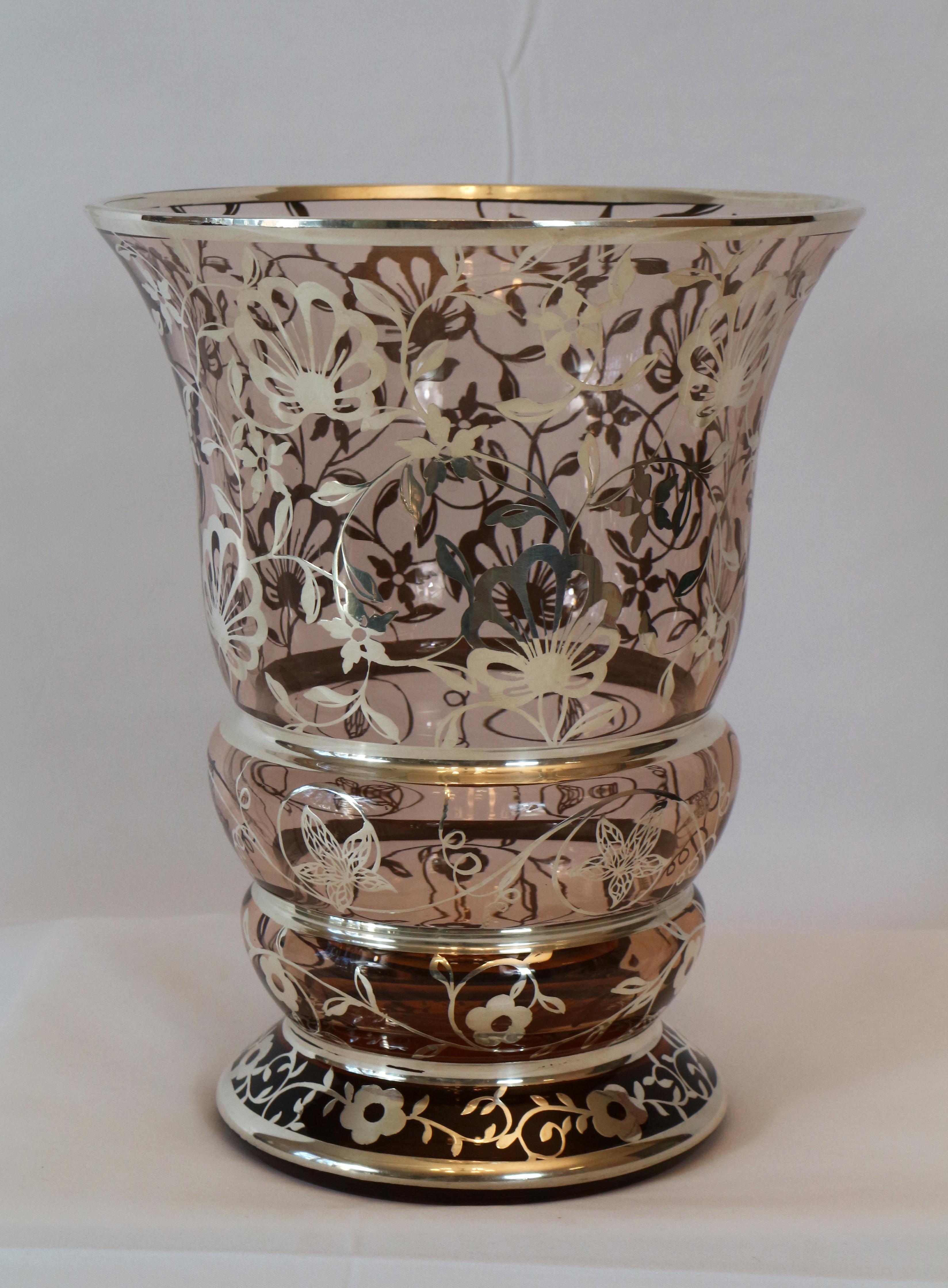  Italian art deco  glass vase covered in silver with floral motifs (Art déco)