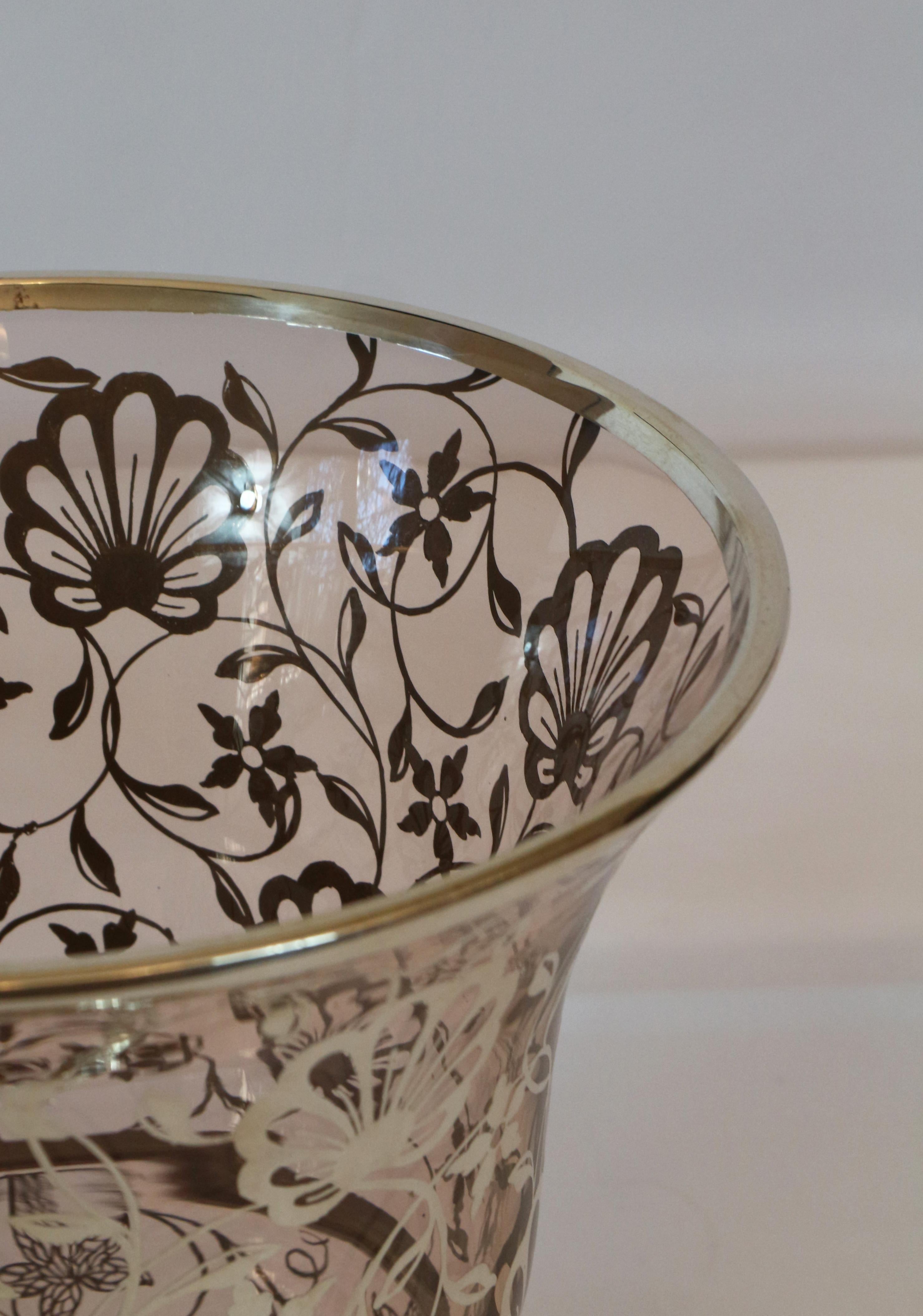  Italian art deco  glass vase covered in silver with floral motifs im Zustand „Gut“ in Carpi, Modena