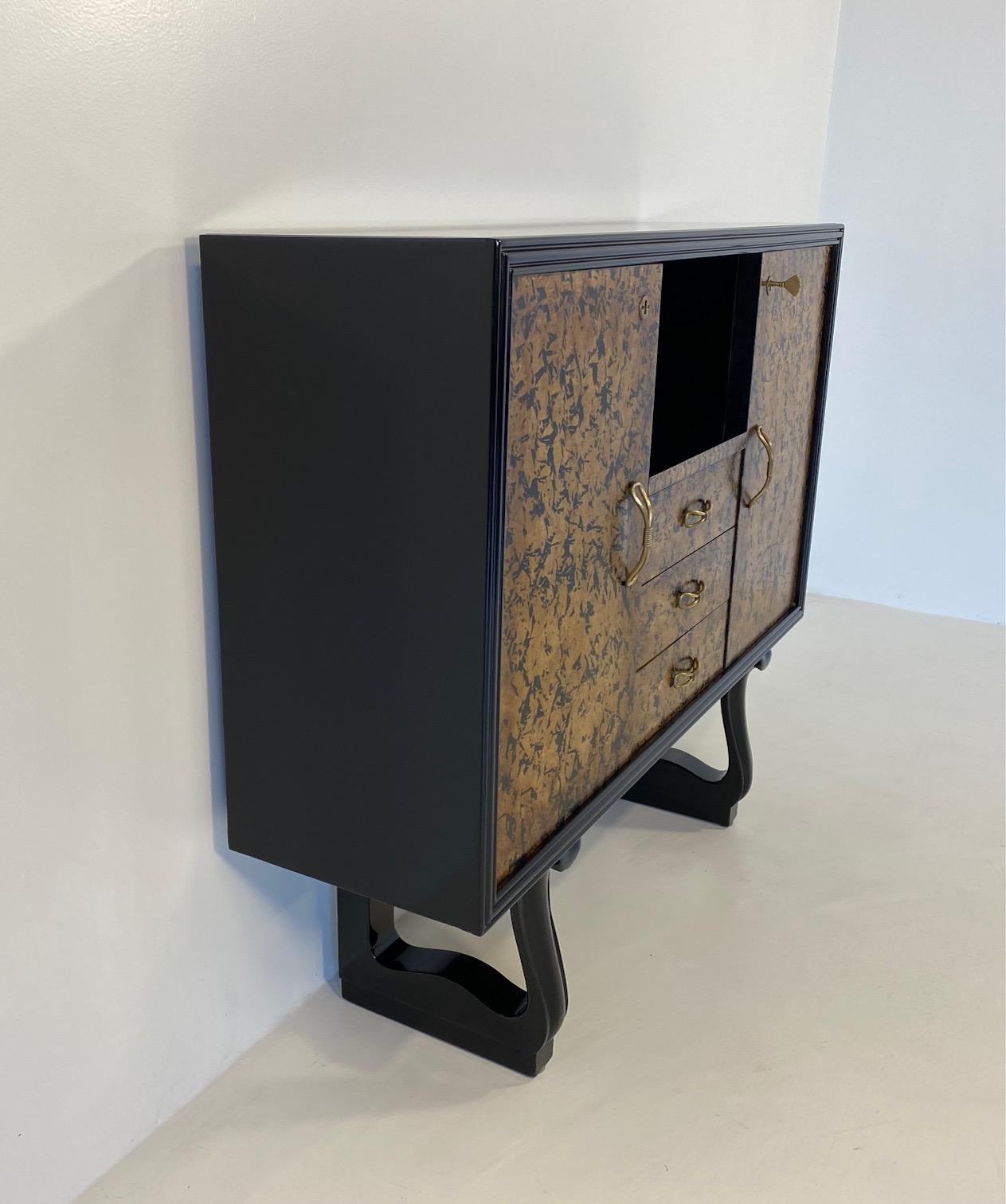 Italian Art Deco Gold Leaf and Black Lacquer Cabinet, 1940s 1