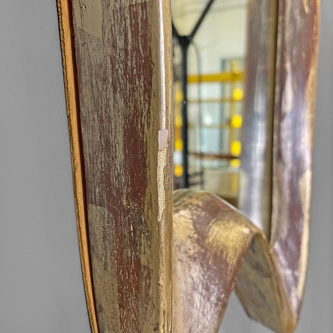 Italian Art Deco golden wood wall mirror with abstract curved structure, 1940s For Sale 2