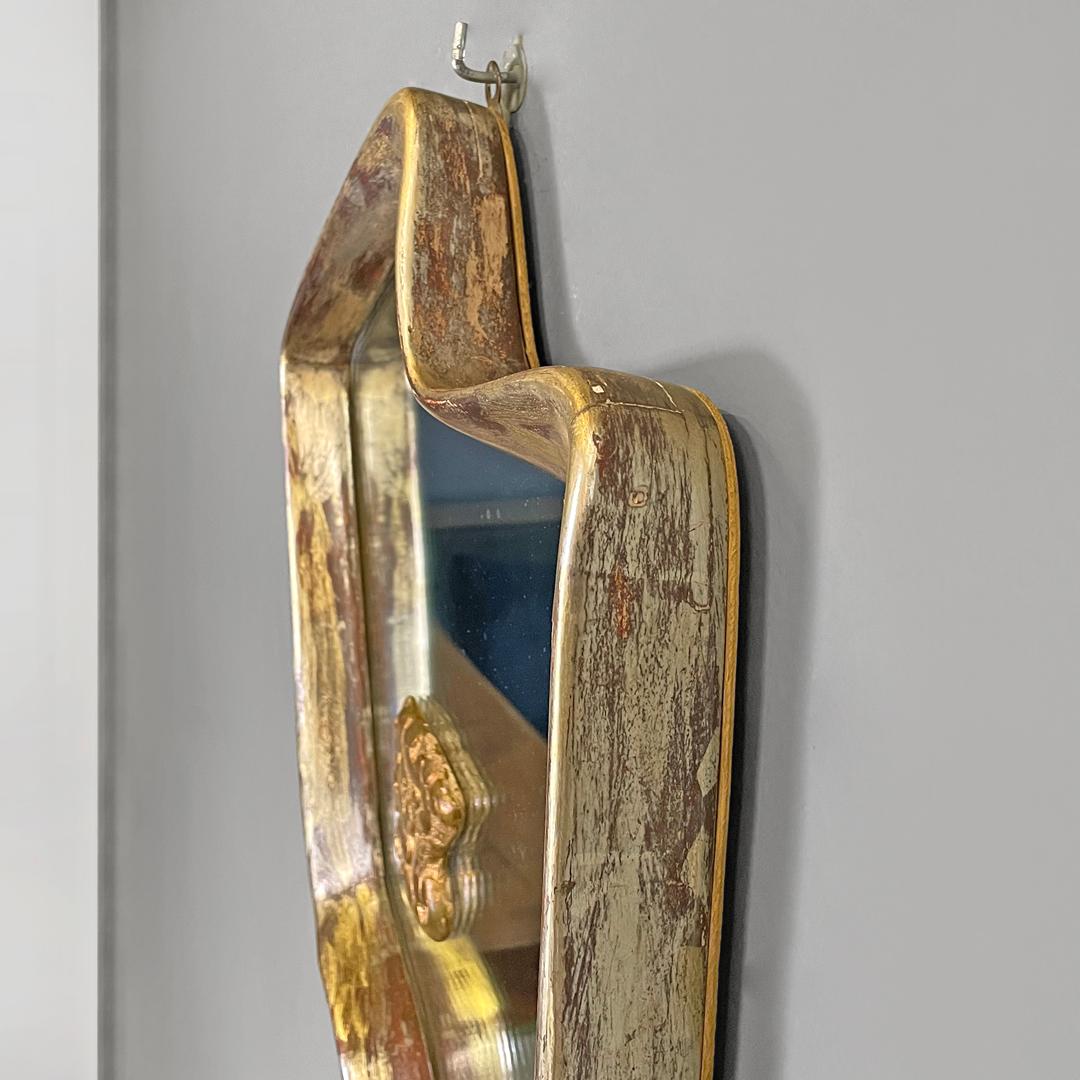 Italian Art Deco golden wood wall mirror with abstract curved structure, 1940s For Sale 2