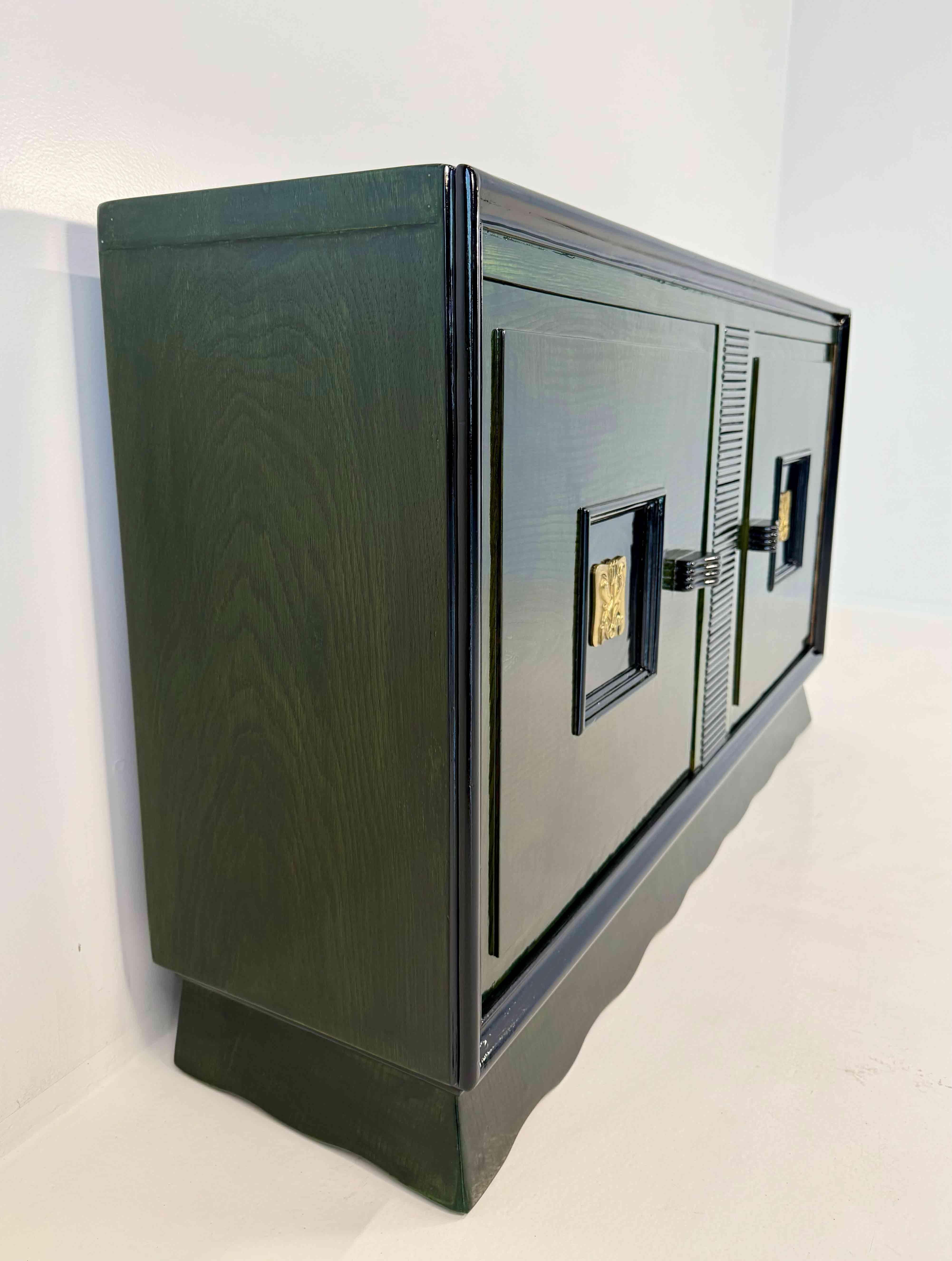 Italian Art Deco Green Aniline and Brass Sideboard, Attr. Valabrega, 1930s im Zustand „Gut“ im Angebot in Meda, MB
