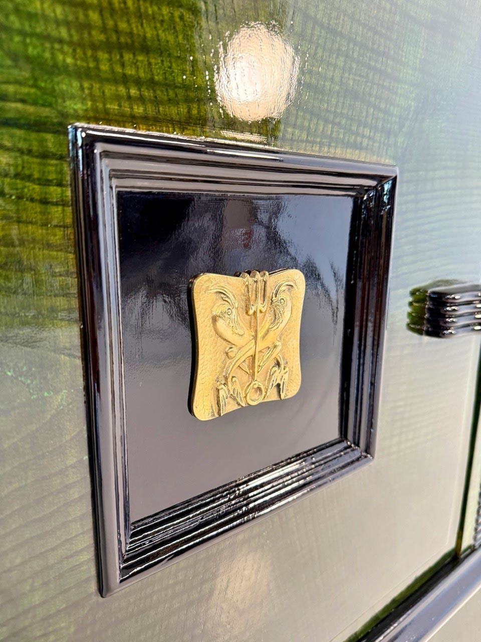 Italian Art Deco Green Aniline and Brass Sideboard, Attr. Valabrega, 1930s (Mitte des 20. Jahrhunderts) im Angebot
