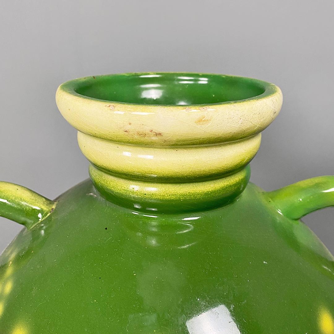 Italian Art Deco Green Ceramic Vase with a Circular Motif by Deruda, 1940 Ca. For Sale 1