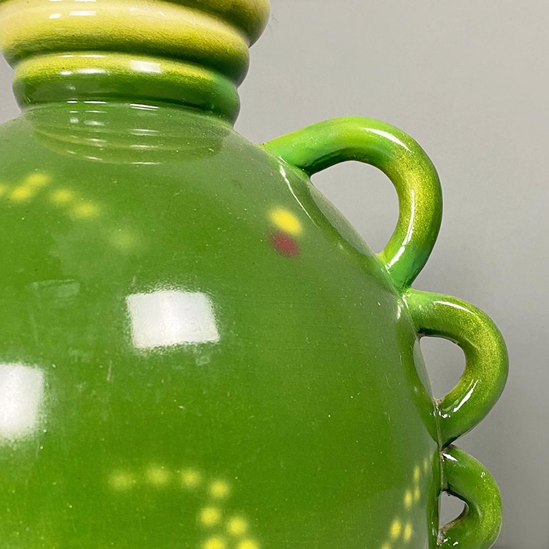 Italian Art Deco Green Ceramic Vase with a Circular Motif by Deruda, 1940 Ca. For Sale 2