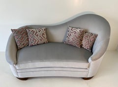 Italienisches Art Deco Sofa aus grauem Samt und Makassar, 1950er Jahre