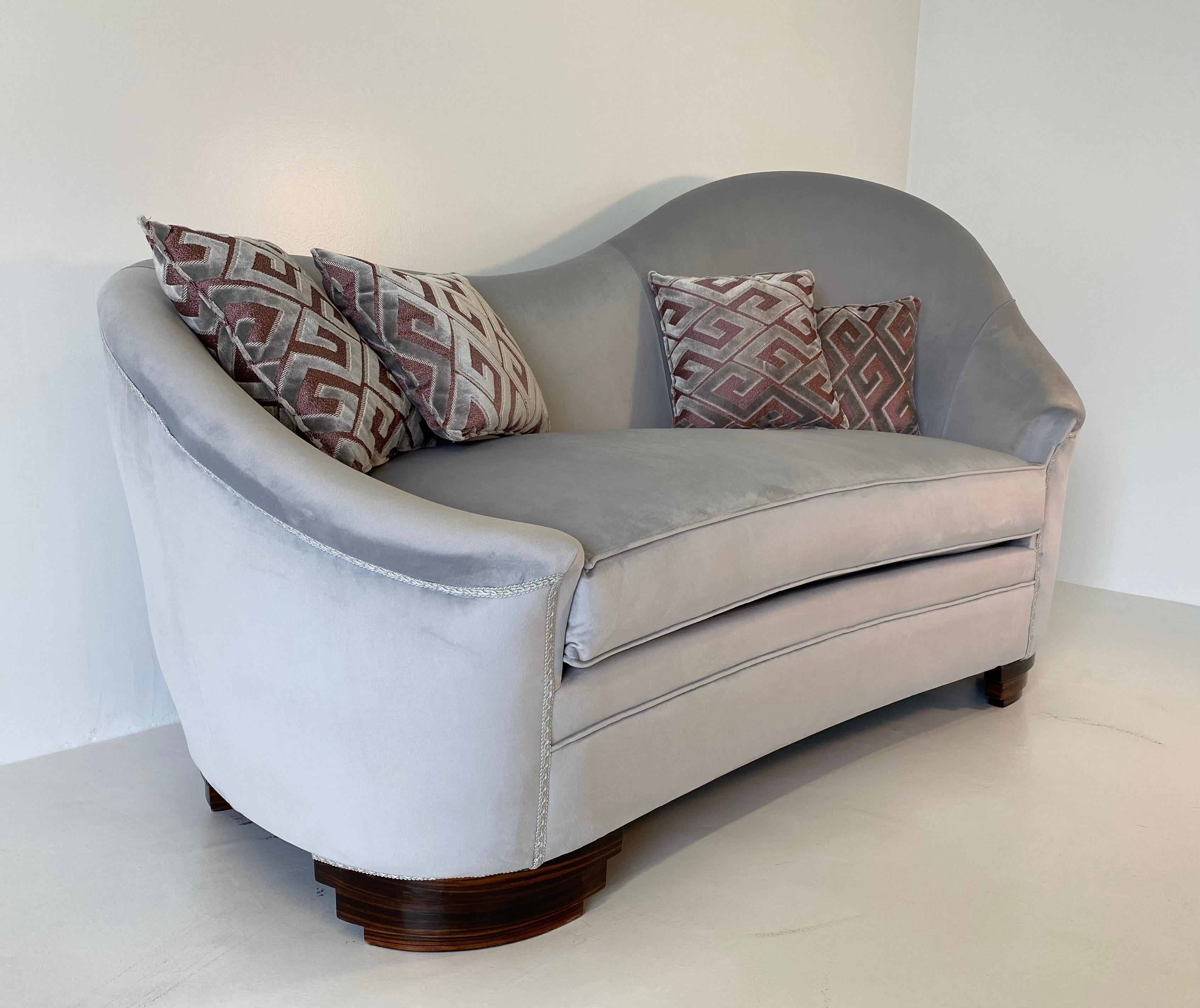 Italian Art Deco Grey Velvet and Macassar Sofa, 1950s In Good Condition For Sale In Meda, MB