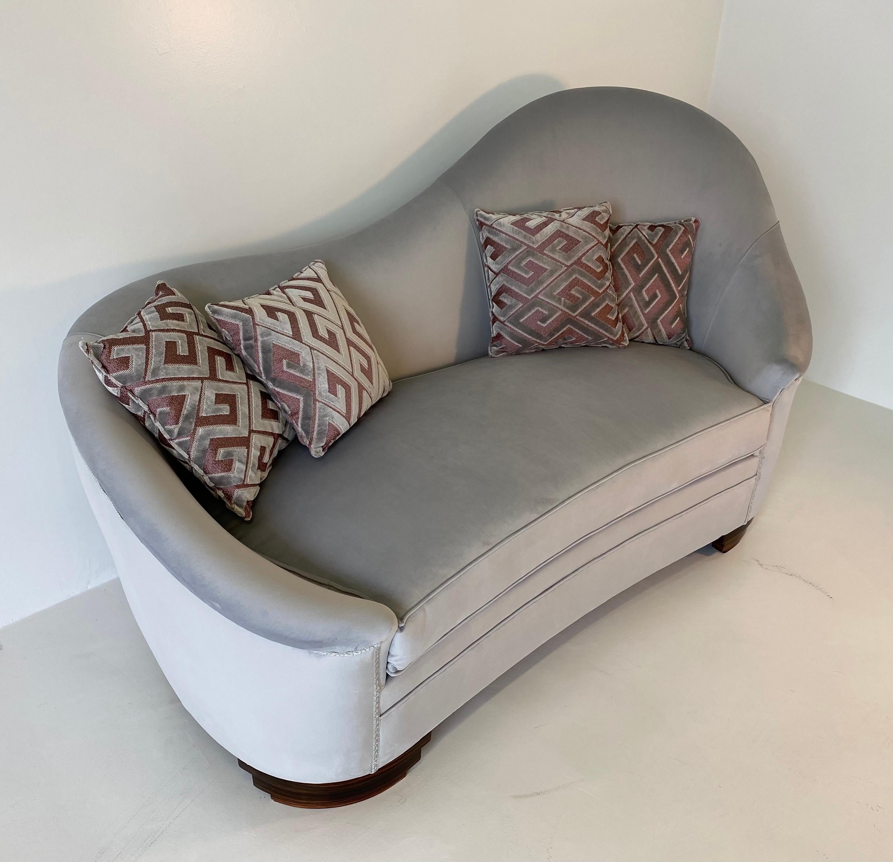 Mid-20th Century Italian Art Deco Grey Velvet and Macassar Sofa, 1950s For Sale