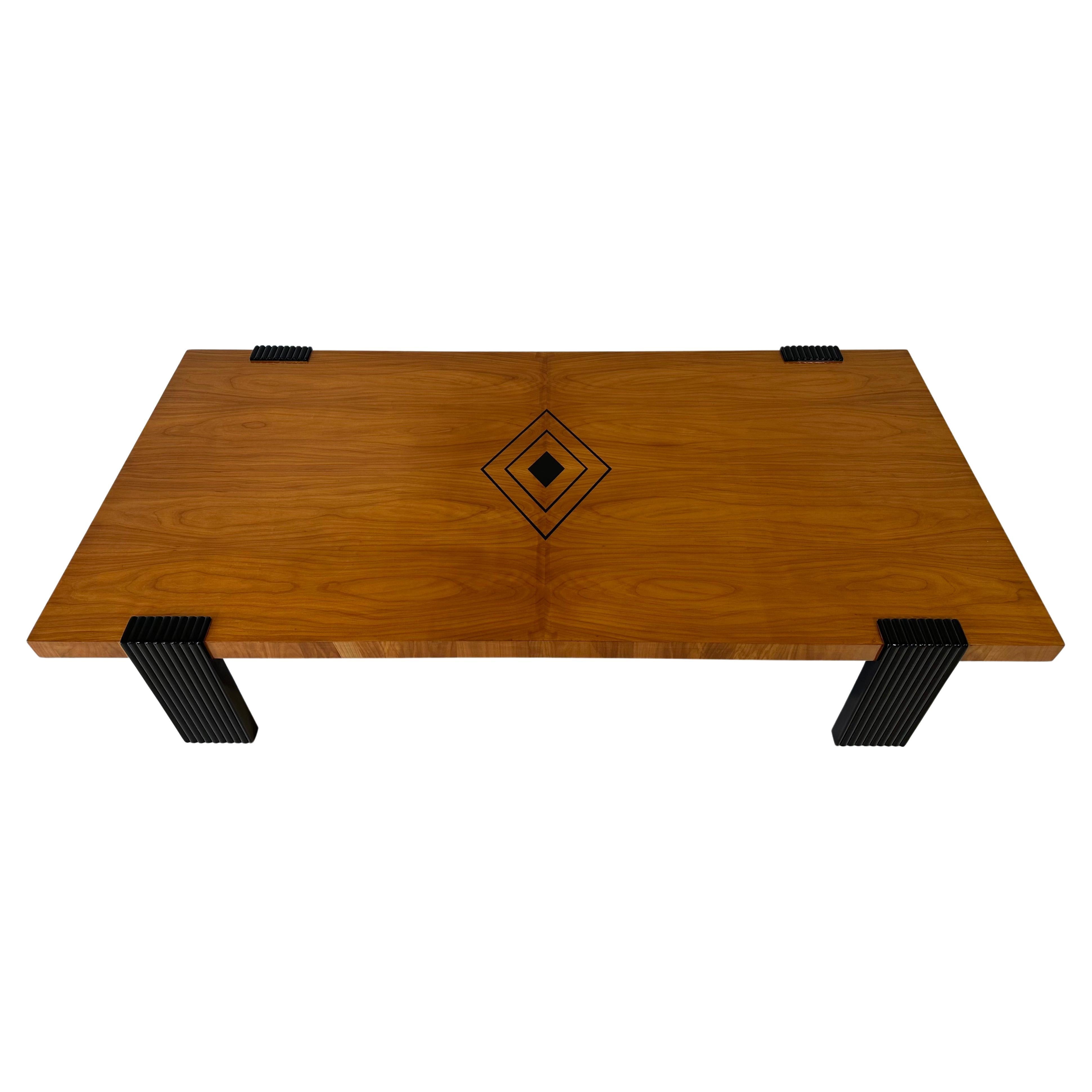 Italian Art Deco Huge Cherry and Black Lacquered Coffee Table, 1940s
