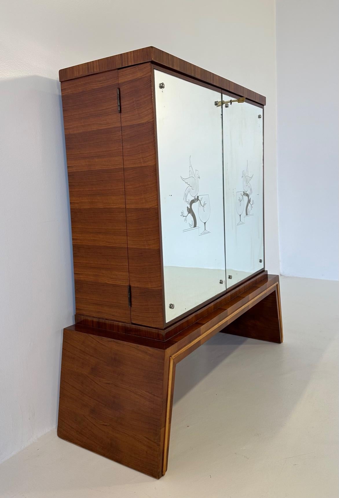 Italian Art Deco in Walnut, Maple and Mirrors, attr. to Borsani, 1940s 1