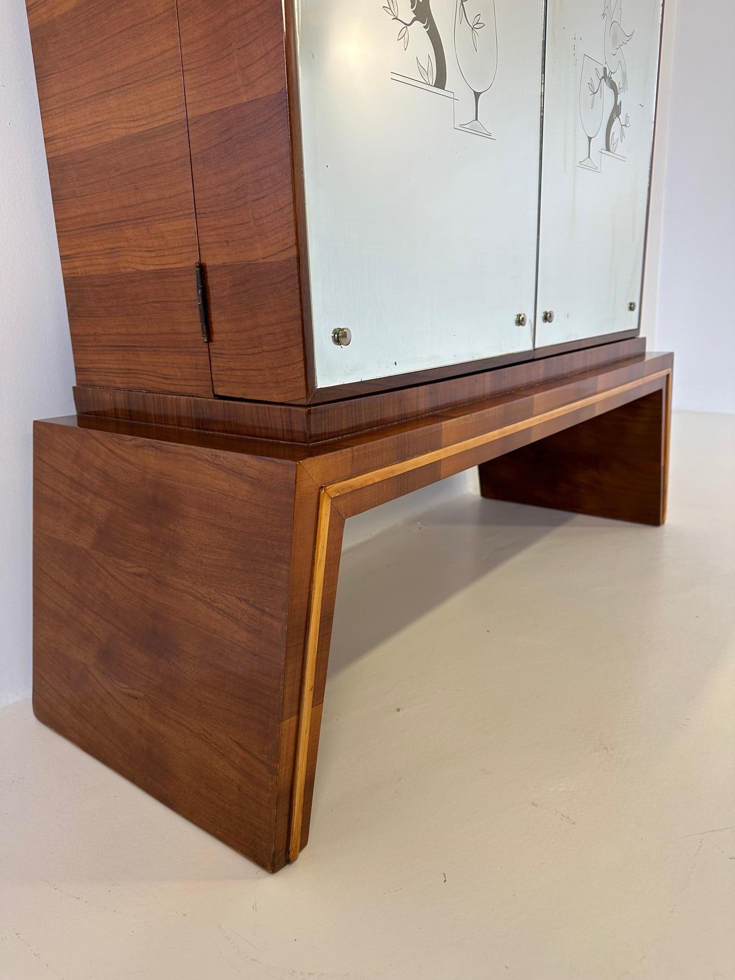 Italian Art Deco in Walnut, Maple and Mirrors, attr. to Borsani, 1940s 4