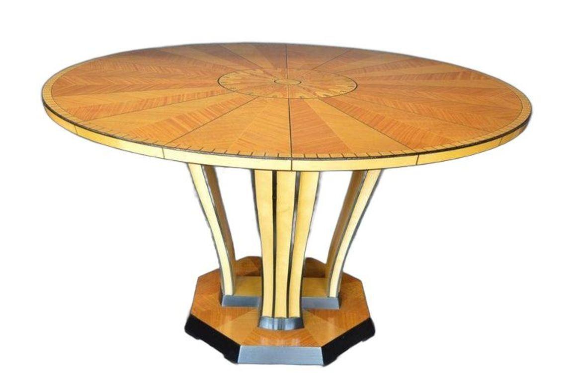 Mid-20th Century Italian Art Deco Inlaid Satinwood and Ebonized Round Table, circa 1930's. For Sale