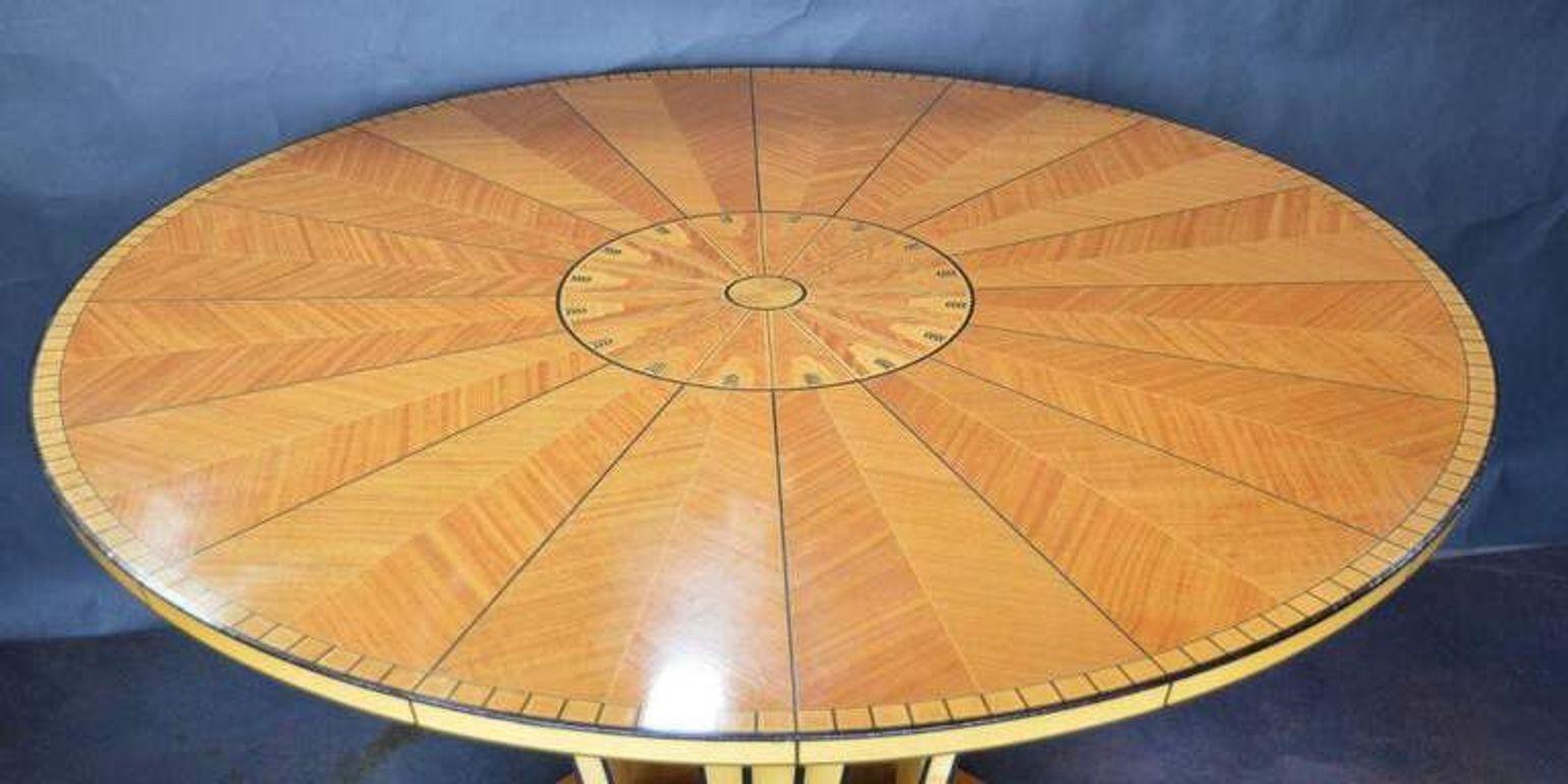 Italian Art Deco Inlaid Satinwood and Ebonized Round Table, circa 1930's. For Sale 1