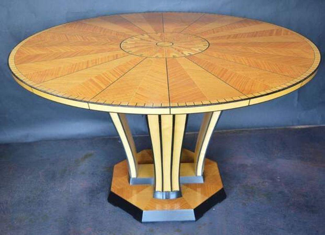 Italian Art Deco Inlaid Satinwood and Ebonized Round Table, circa 1930's. For Sale 3