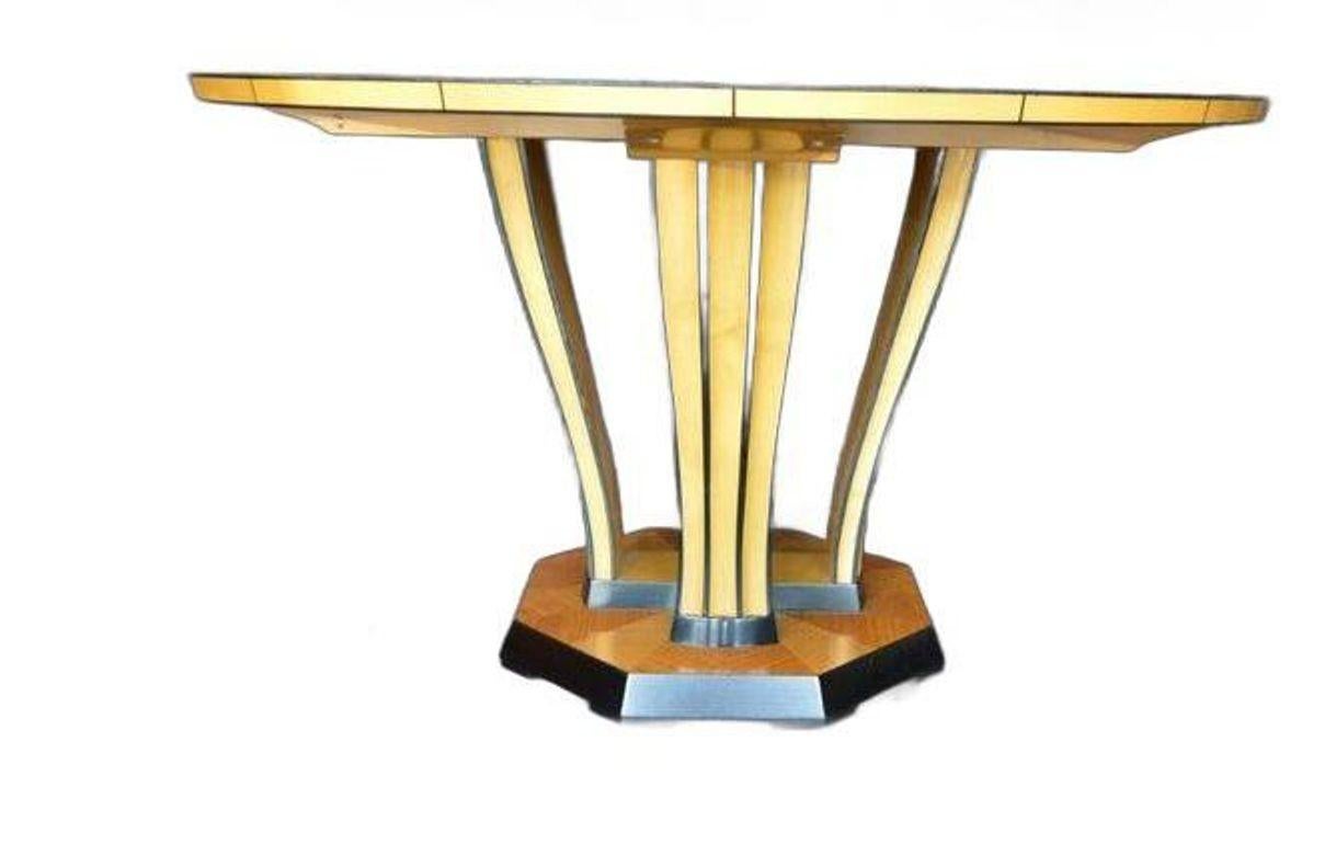 Italian Art Deco Inlaid Satinwood and Ebonized Round Table, circa 1930's. For Sale 4