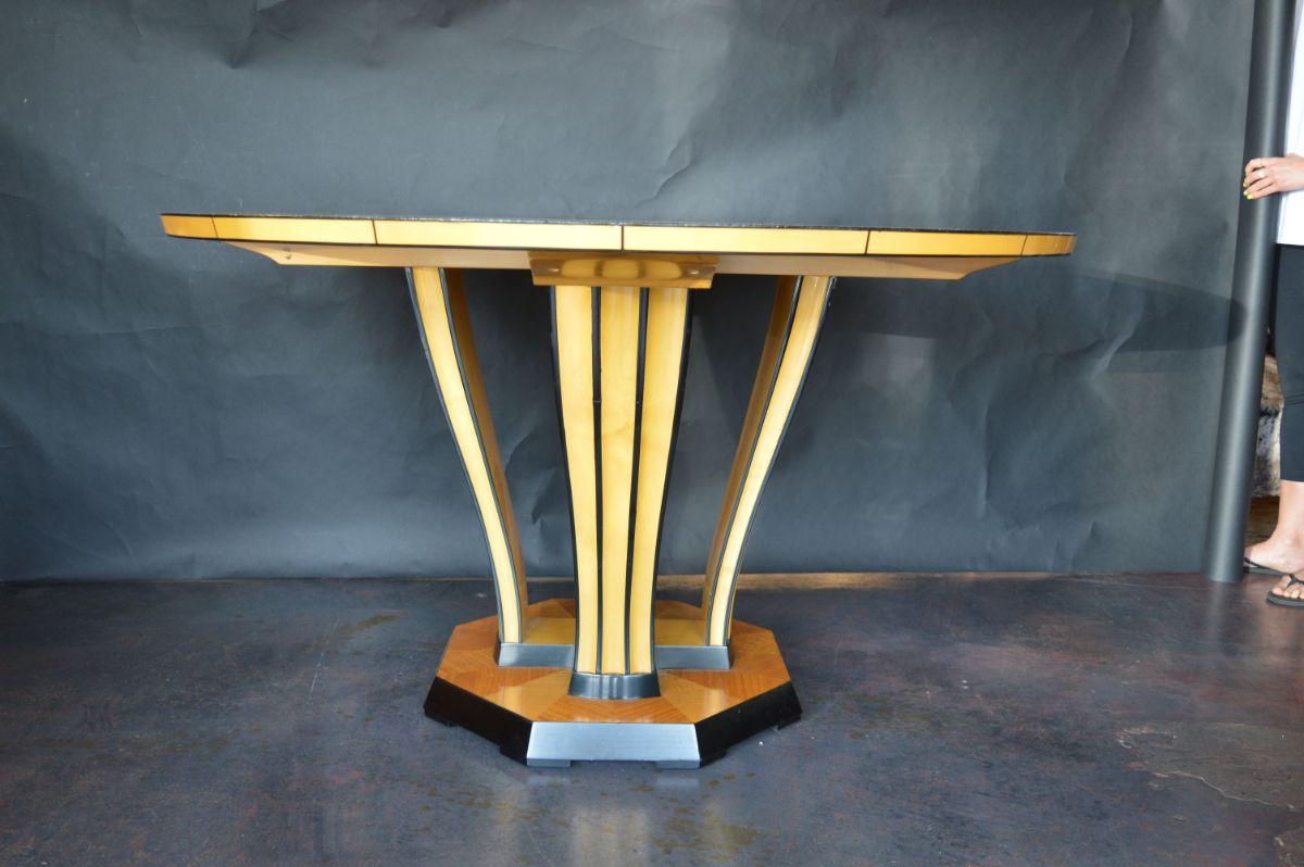 Table italienne Art Déco en bois de satin marqueté en vente 3