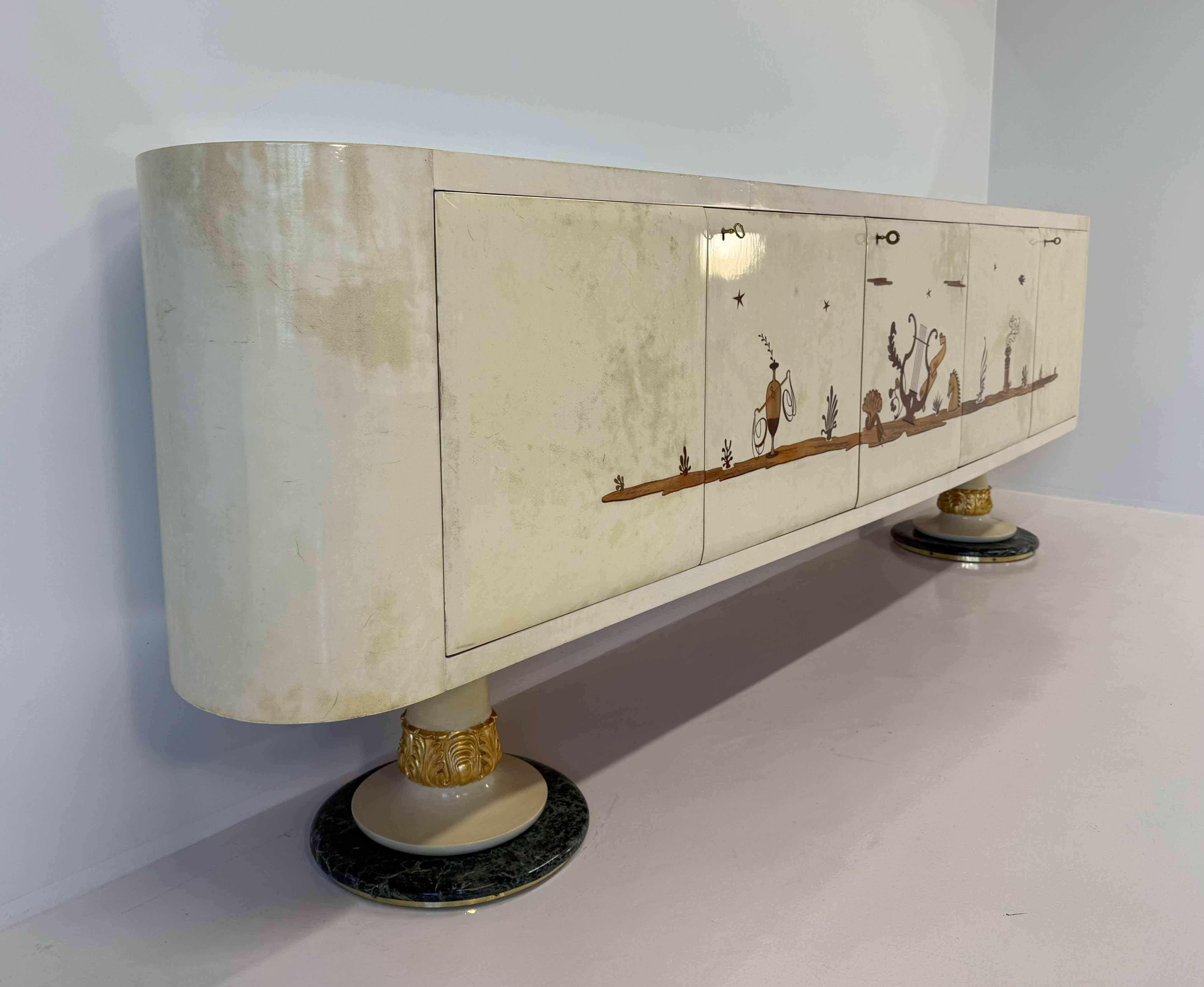 Italienische Art Deco Anrichte mit Intarsien Attr. Vittorio Dassi und Anzani, 1950er Jahre (Formica) im Angebot