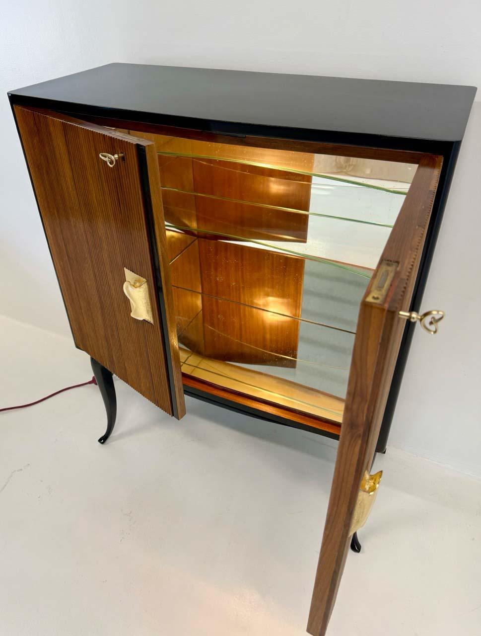 Italian Art Deco Lacquer, Walnut and Gold Leaf Bar Cabinet attr. Borsani, 1950s For Sale 6
