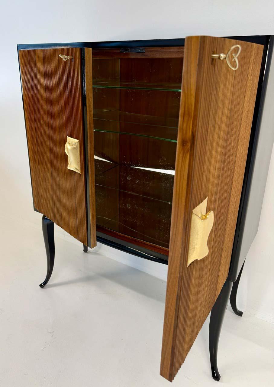 Italian Art Deco Lacquer, Walnut and Gold Leaf Bar Cabinet attr. Borsani, 1950s For Sale 5