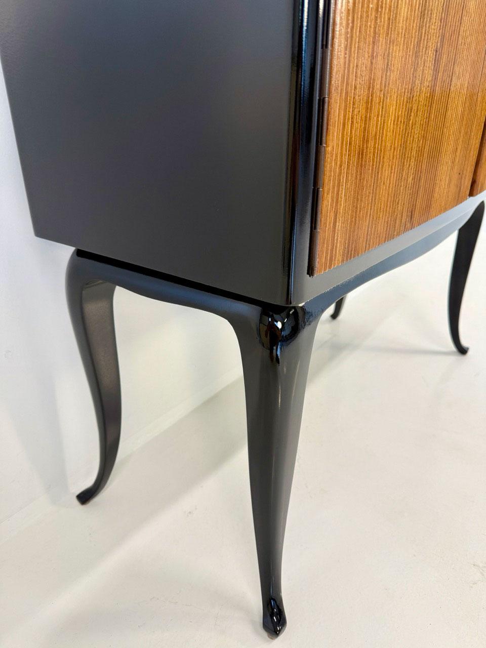 Italian Art Deco Lacquer, Walnut and Gold Leaf Bar Cabinet attr. Borsani, 1950s For Sale 1