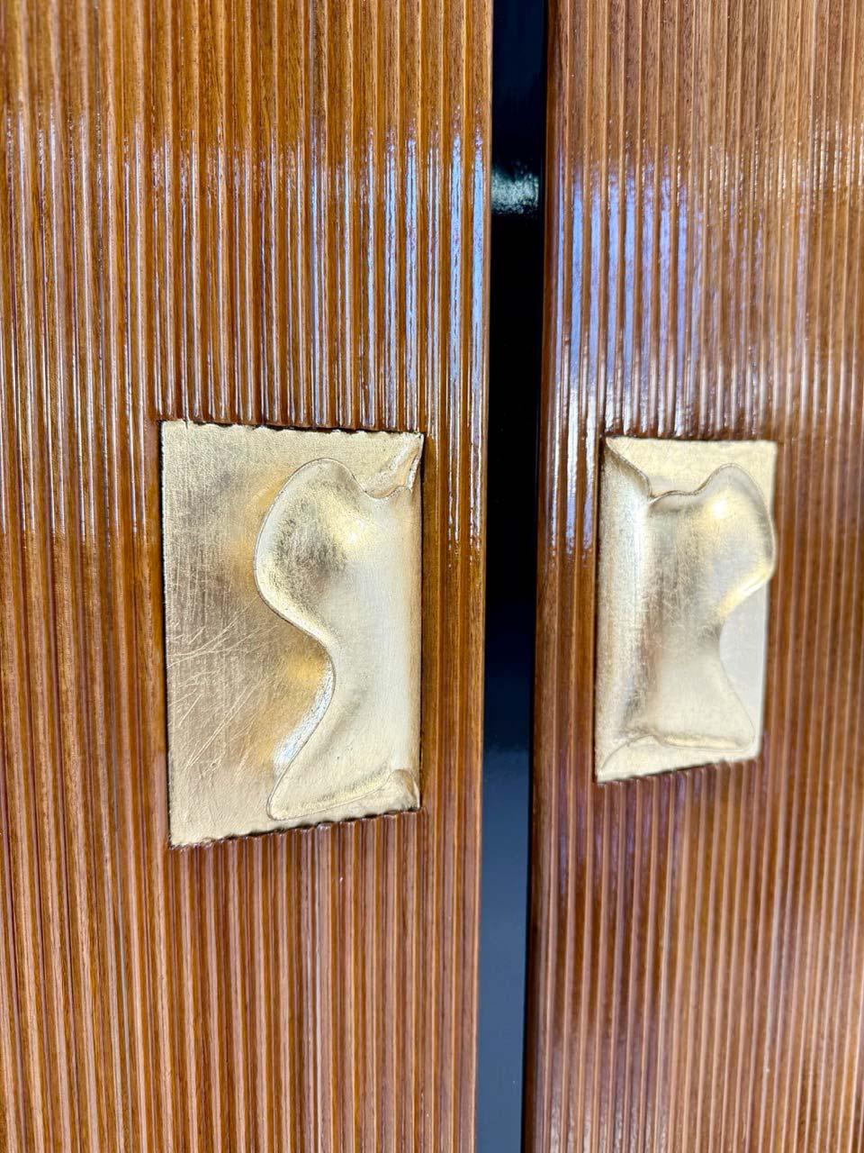 Italian Art Deco Lacquer, Walnut and Gold Leaf Bar Cabinet attr. Borsani, 1950s For Sale 3