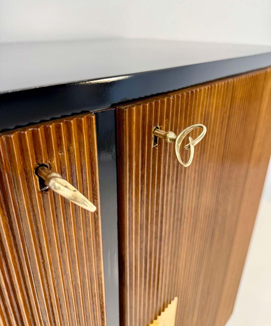 Italian Art Deco Lacquer, Walnut and Gold Leaf Bar Cabinet attr. Borsani, 1950s For Sale 4