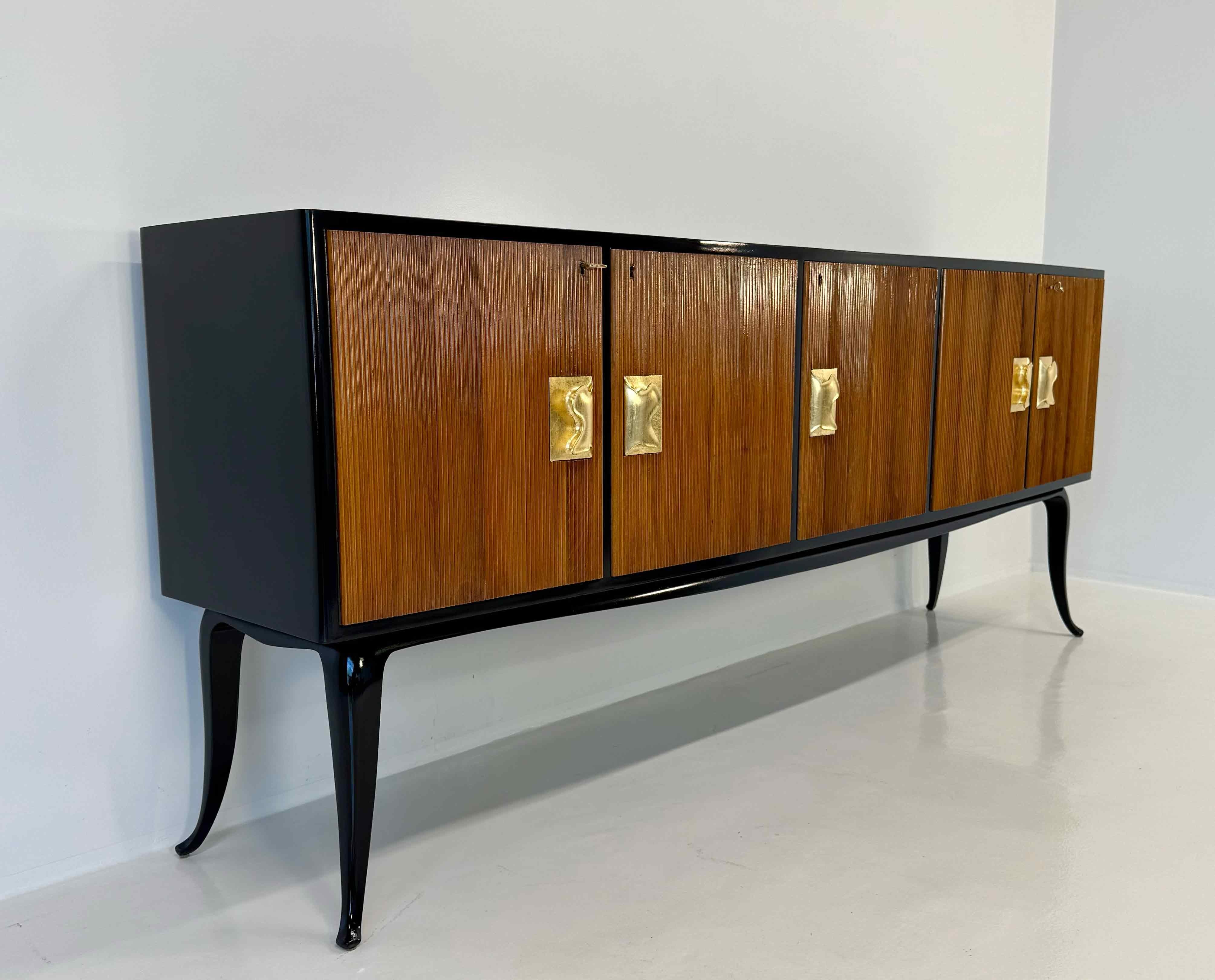 Meuble bar art déco italien en laque, noyer et feuille d'or attr. Borsani, années 1950 en vente 6