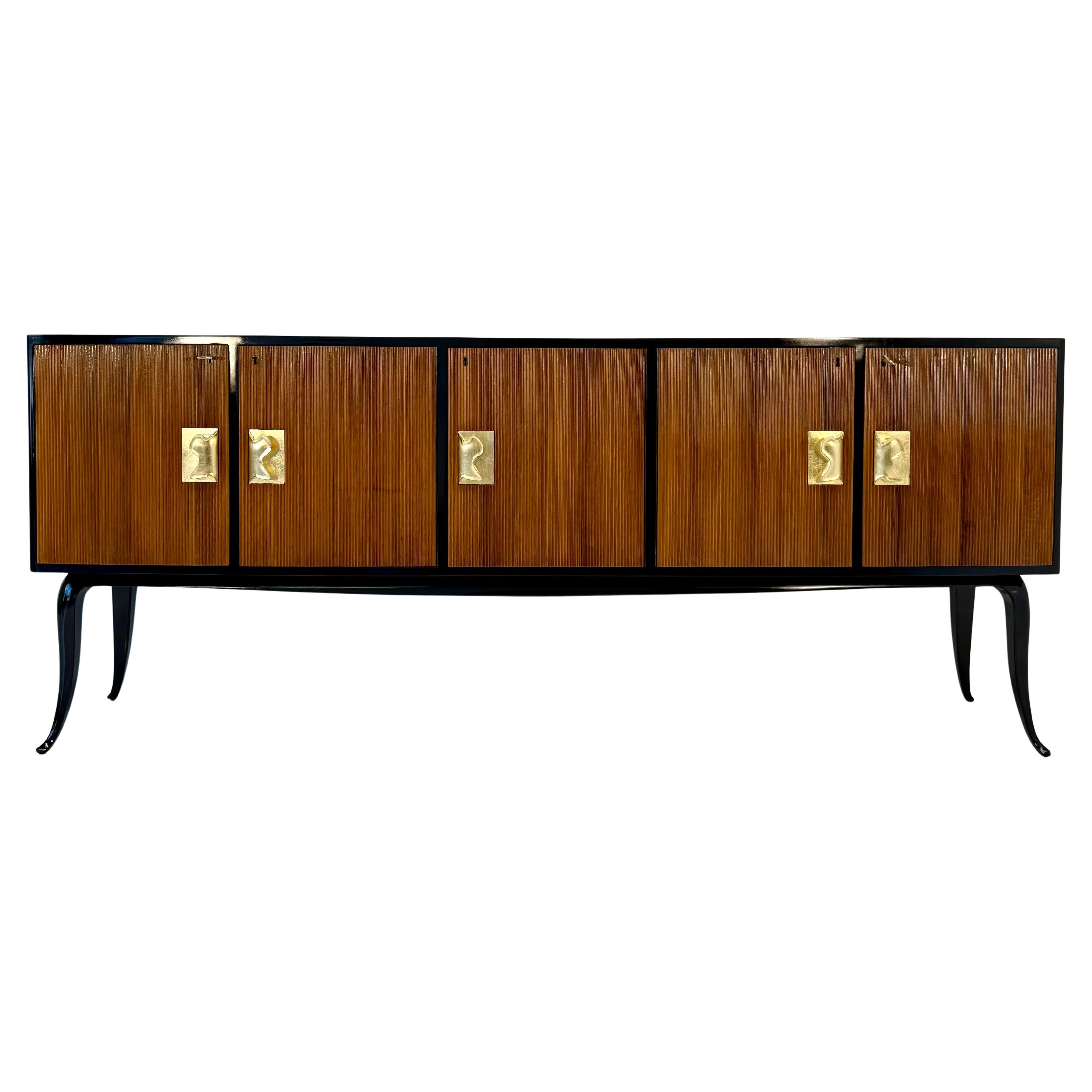 Credenza Art Deco italiana laccata, in noce e foglia d'oro attr. Borsani, anni '50 in vendita