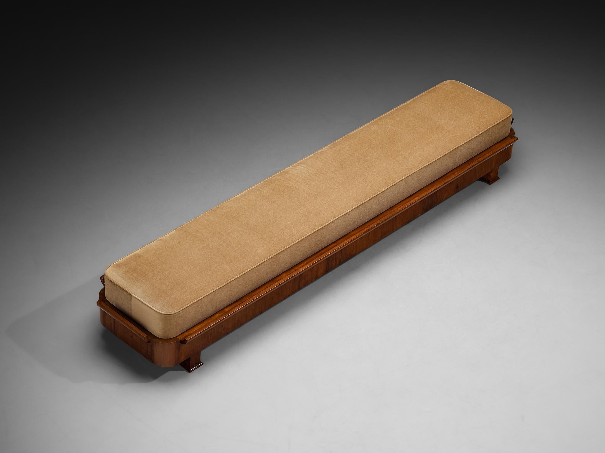 Italiano Panchina Art Deco italiana di grandi dimensioni in mogano e tessuto di mohair marrone in vendita