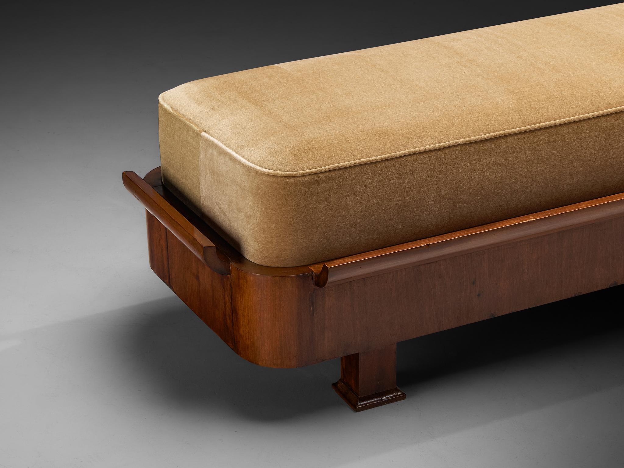 Panchina Art Deco italiana di grandi dimensioni in mogano e tessuto di mohair marrone In condizioni buone in vendita a Waalwijk, NL