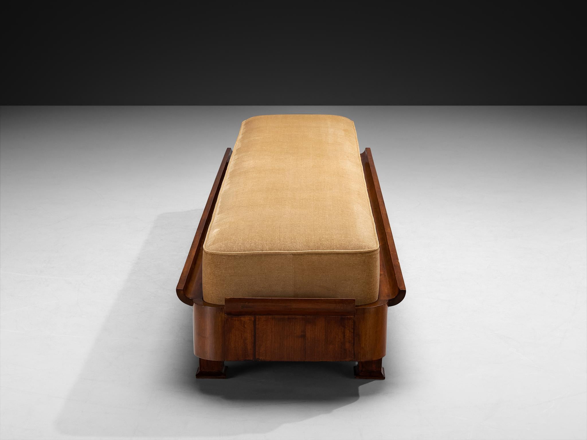 Metà XX secolo Panchina Art Deco italiana di grandi dimensioni in mogano e tessuto di mohair marrone in vendita