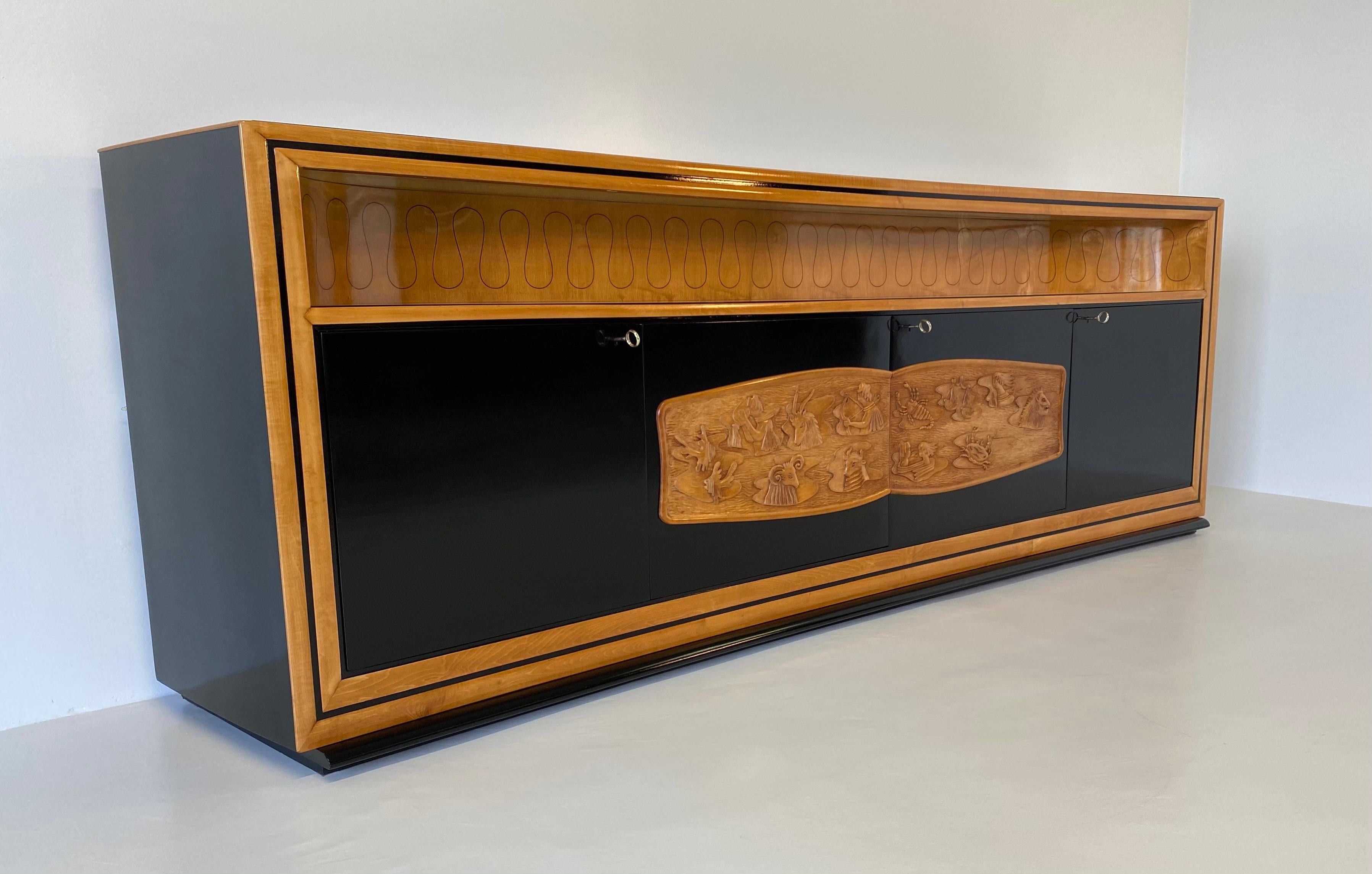 Italian Art Deco Maple and Black Lacquered Sideboard by Vittorio Dassi, 1940s In Good Condition In Meda, MB